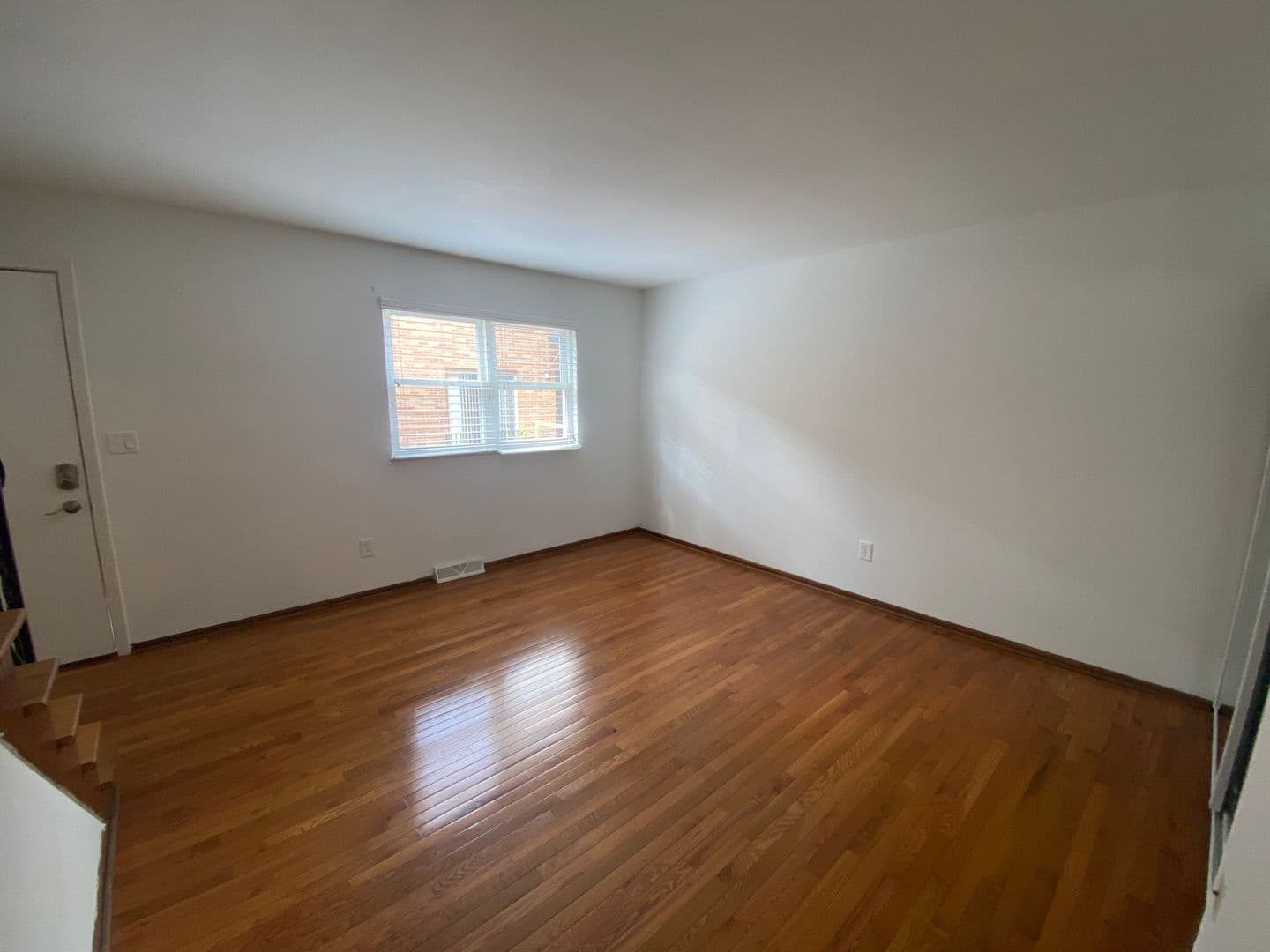 Columbus Apartment: 1444-1466 Worthington St