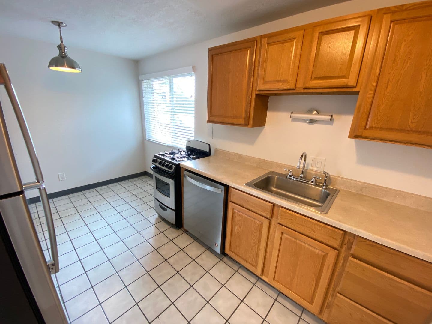 Columbus Apartment: 39 W 10th Ave