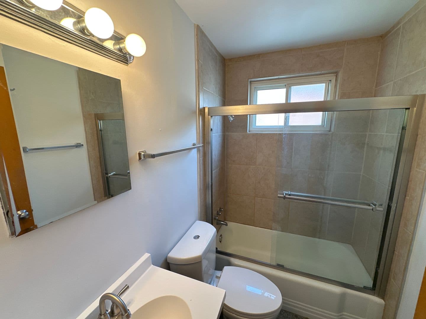 Columbus Apartment: 85 W 3rd Ave