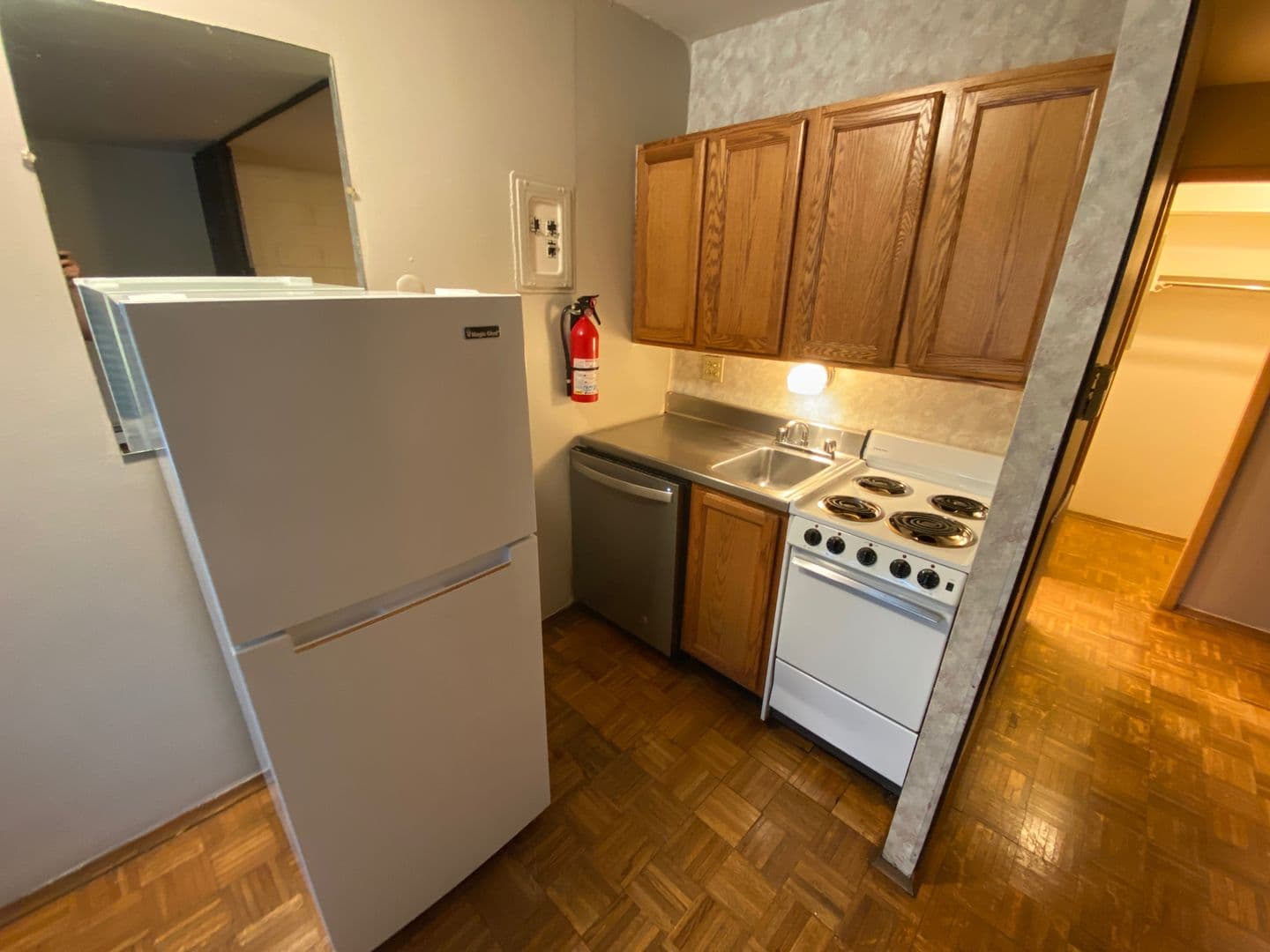Columbus Apartment: 240-242 W 8th Ave