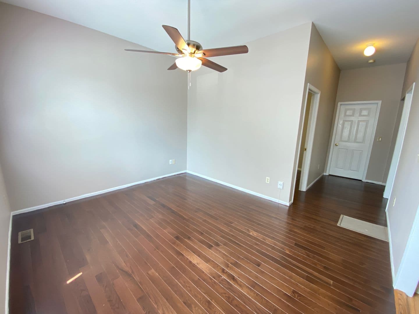 Columbus Apartment: 32 W Norwich Ave