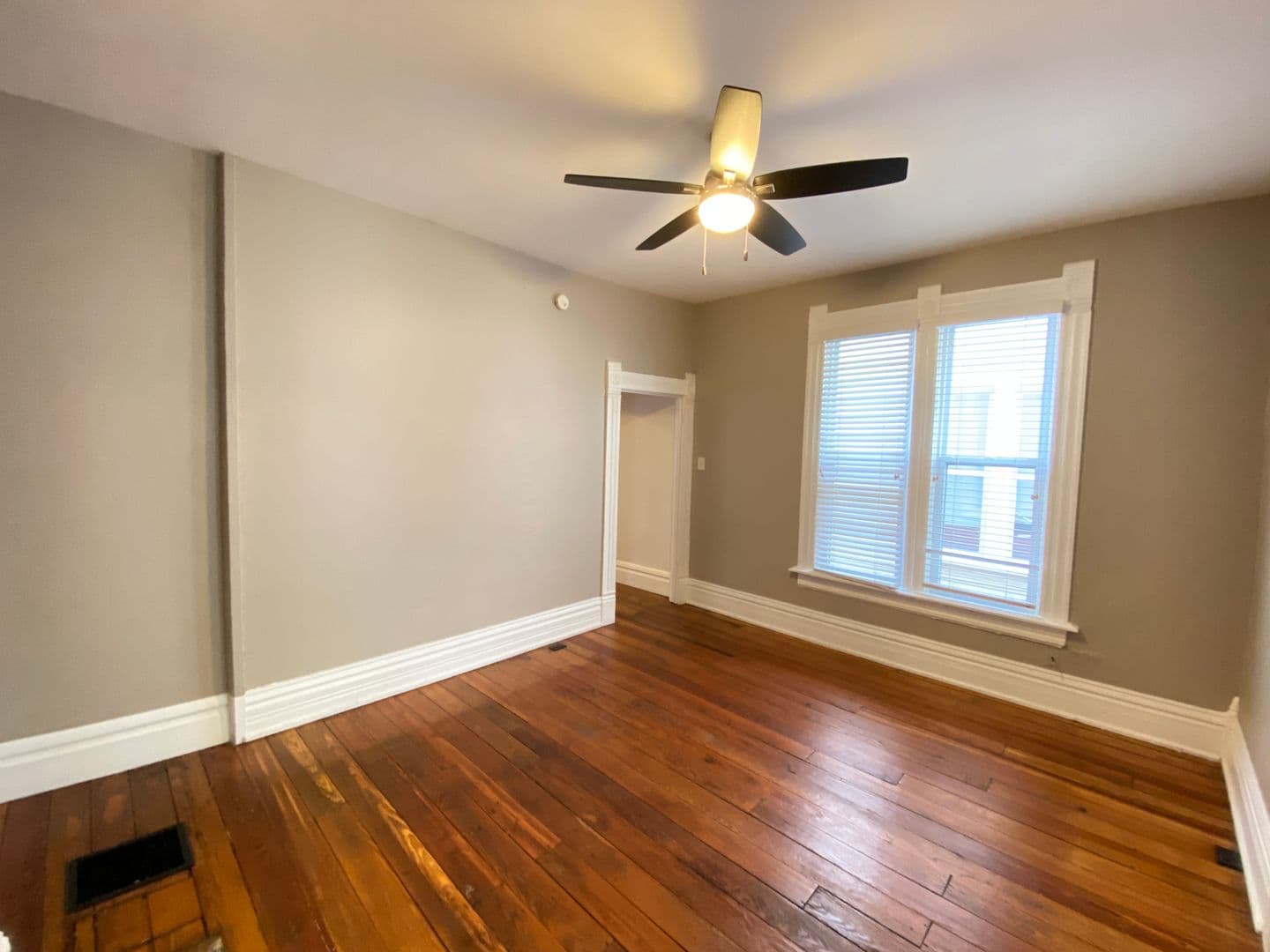 Columbus Apartment: 223-225 W 8th Ave
