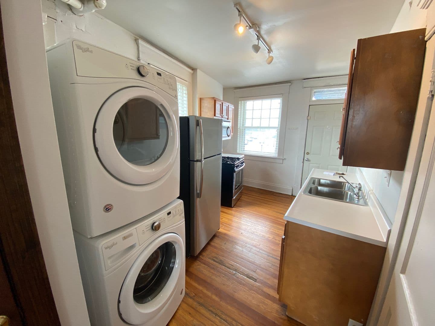 Columbus Apartment: 4-16 E Norwich Ave