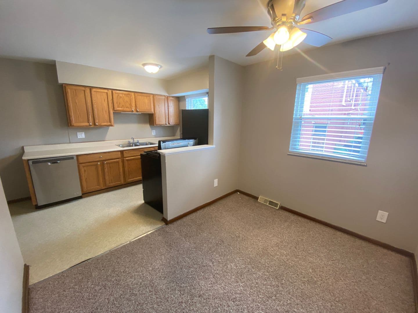 Columbus Apartment: 1444-1466 Worthington St