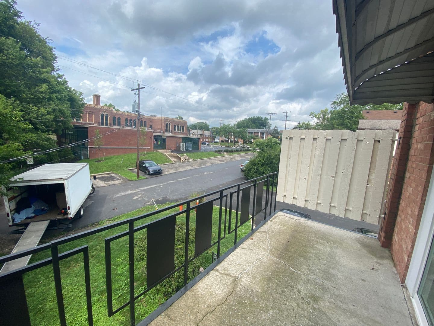 Columbus Apartment: 111 W Hudson St