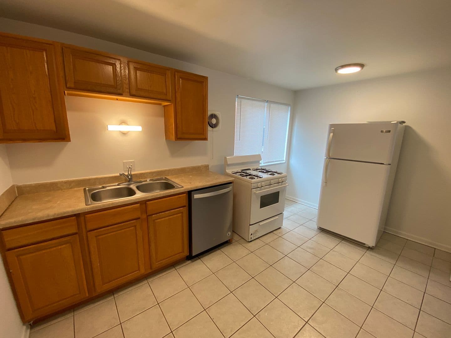 Columbus Apartment: 39 W 10th Ave