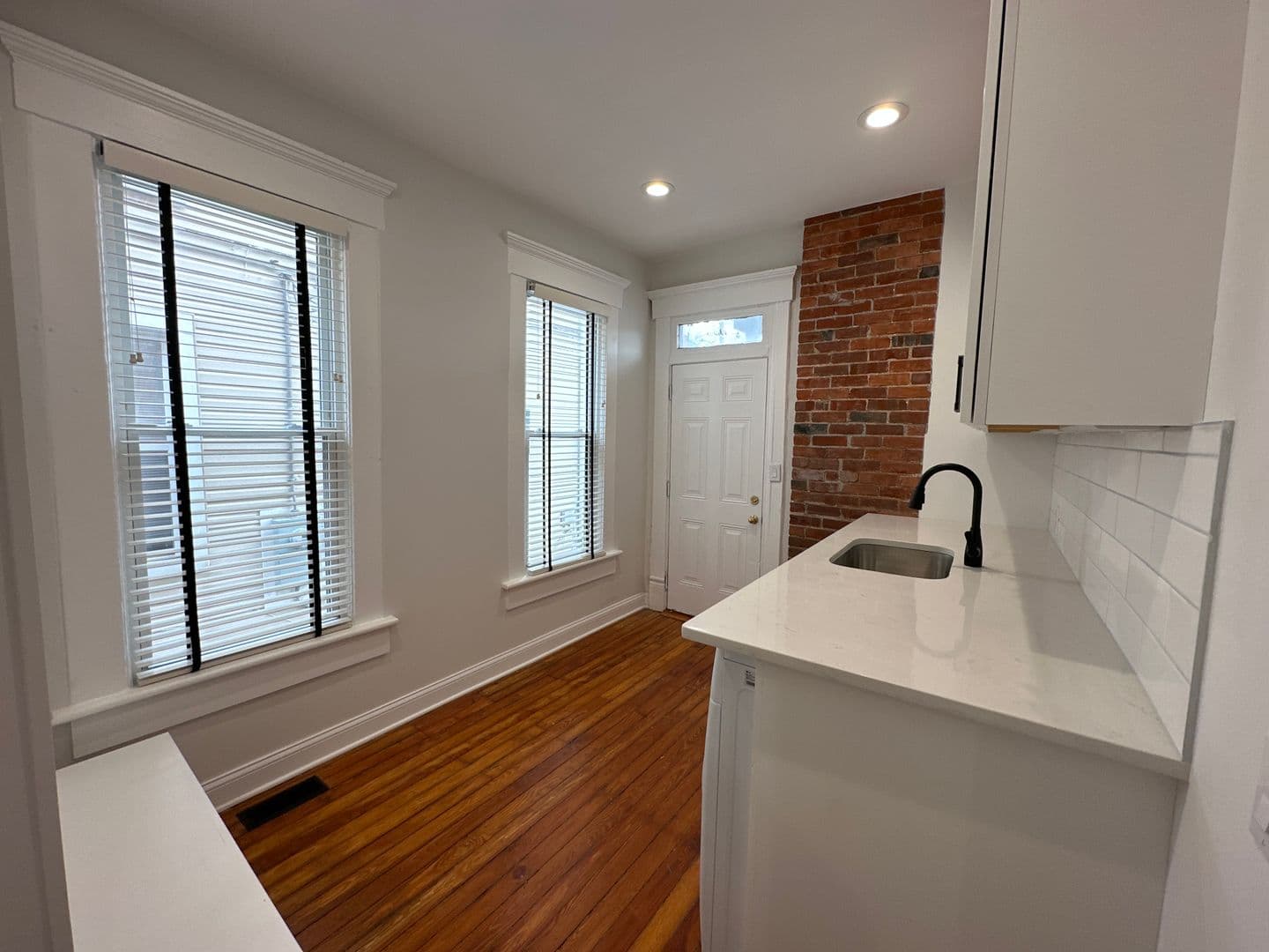 Columbus Apartment: 235-237 W 8th Ave