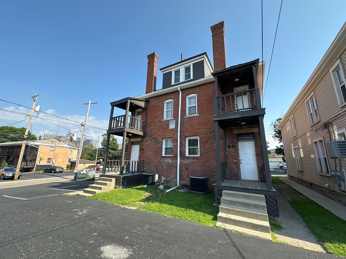 Columbus Apartment: 235-237 W 8th Ave