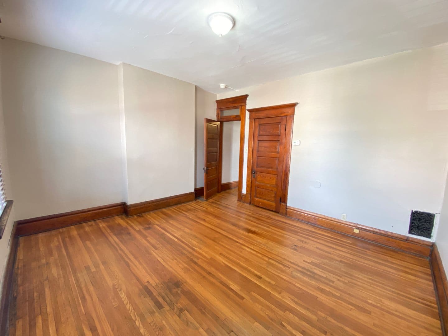 Columbus Apartment: 1467 Worthington St.