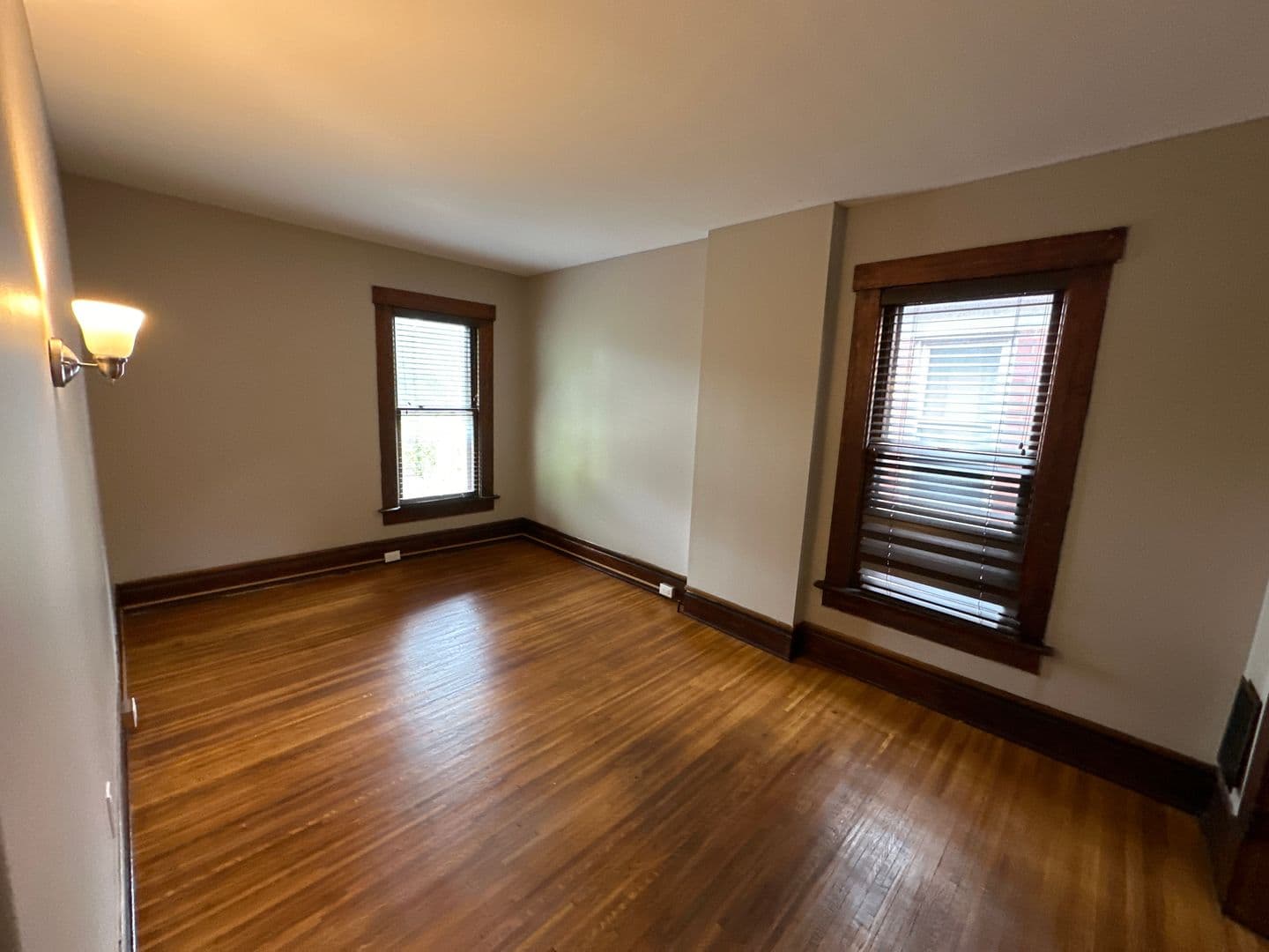 Columbus House: 51 E Lane Ave