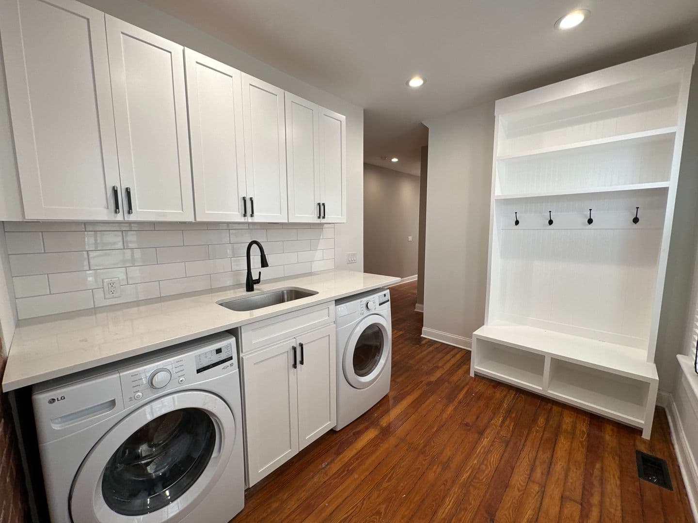 Columbus Apartment: 235-237 W 8th Ave