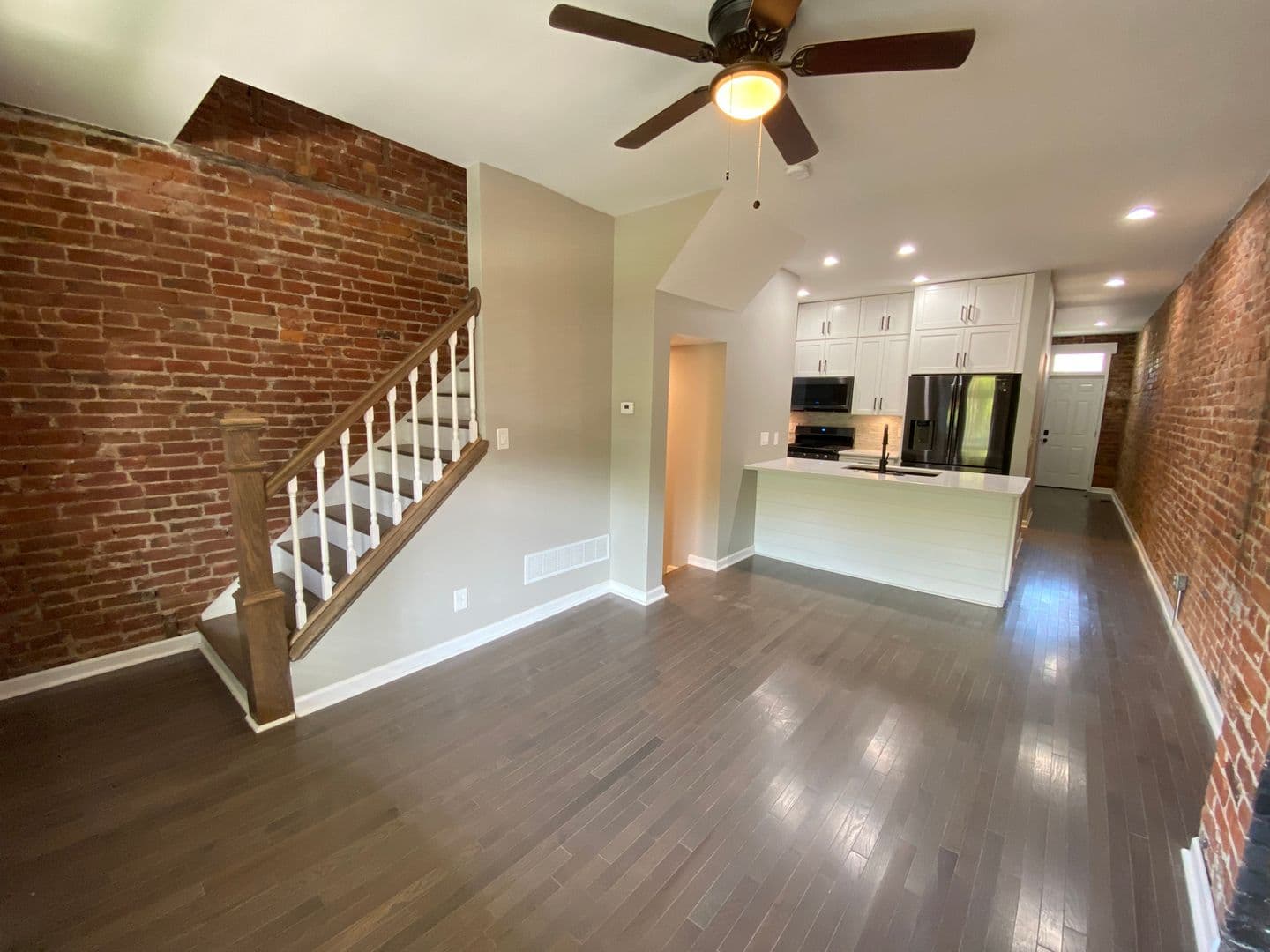 Columbus Apartment: 162-164 E 11th Ave