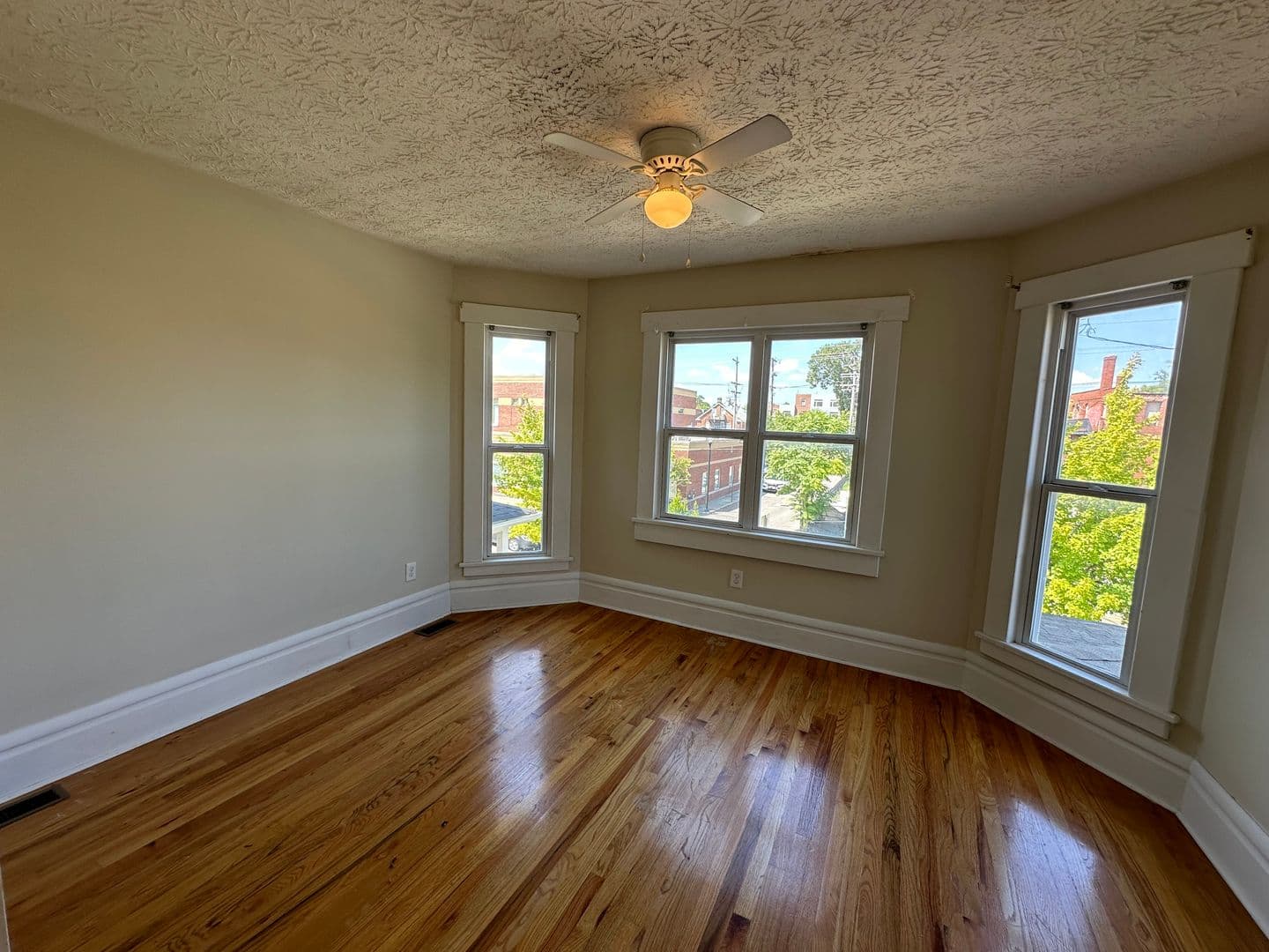 Columbus House: 265 E 11th Ave