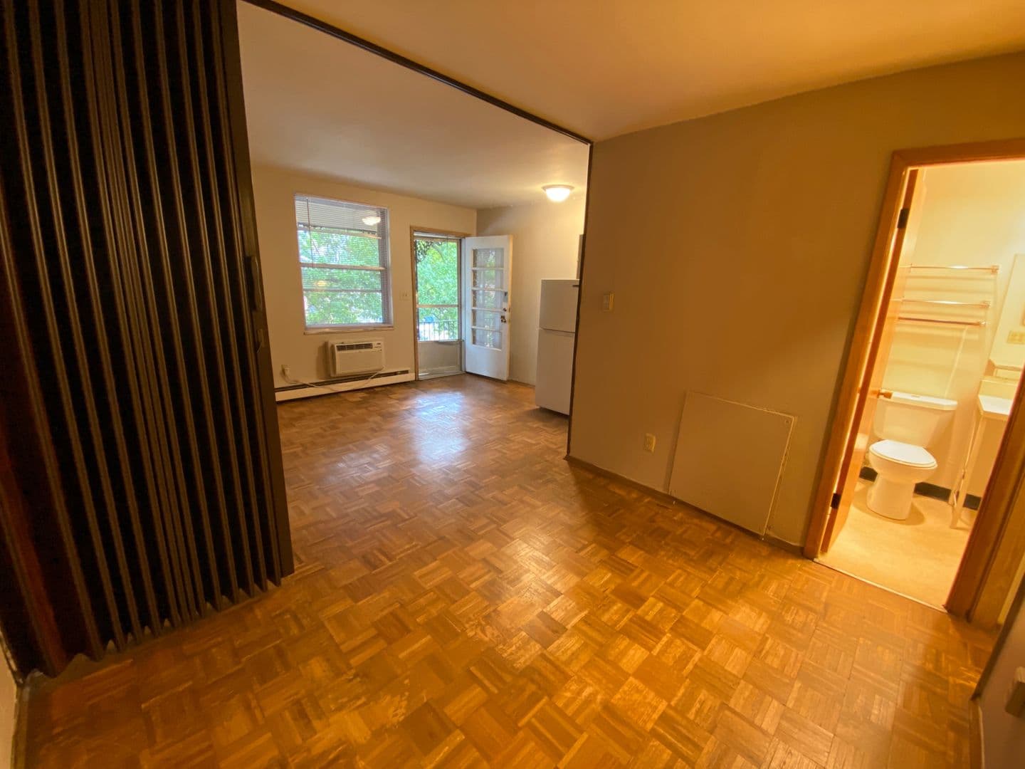 Columbus Apartment: 240-242 W 8th Ave