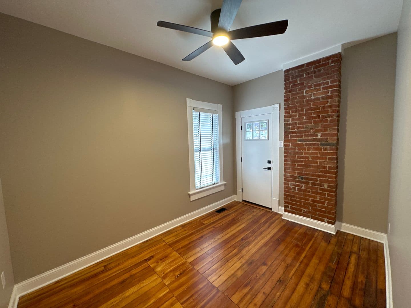 Columbus Apartment: 235-237 W 8th Ave