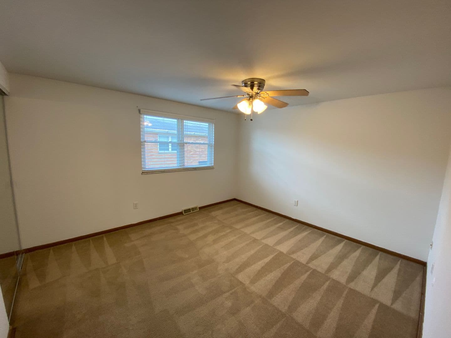 Columbus Apartment: 1444-1466 Worthington St