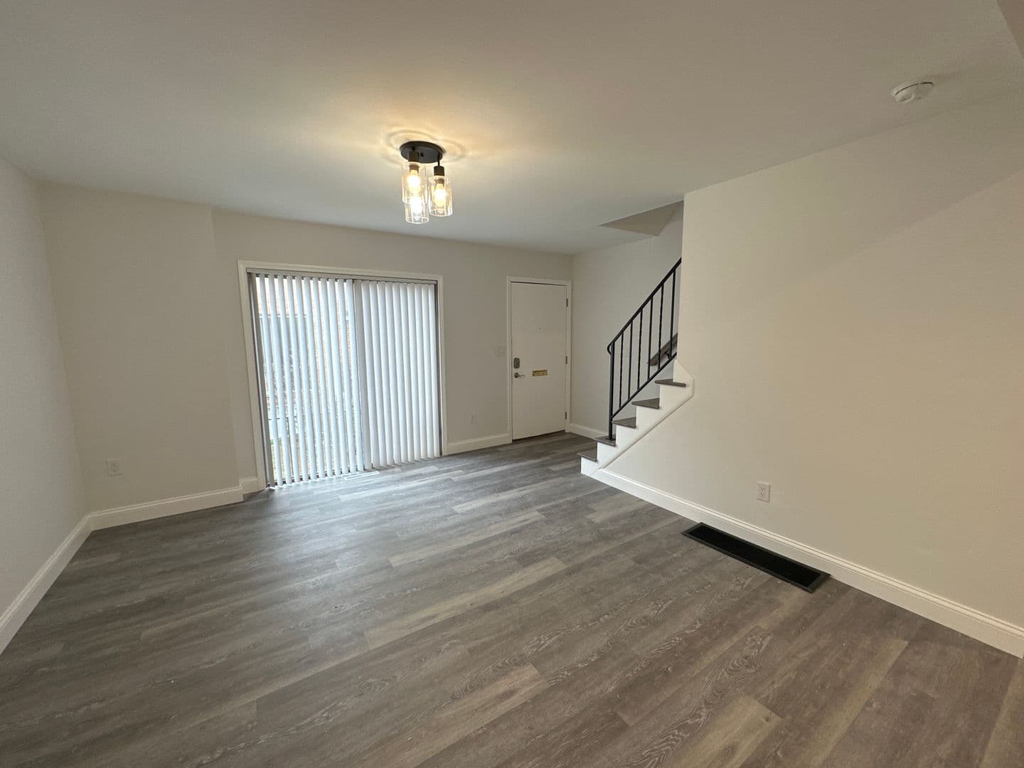 Columbus Apartment: 1444-1466 Worthington St