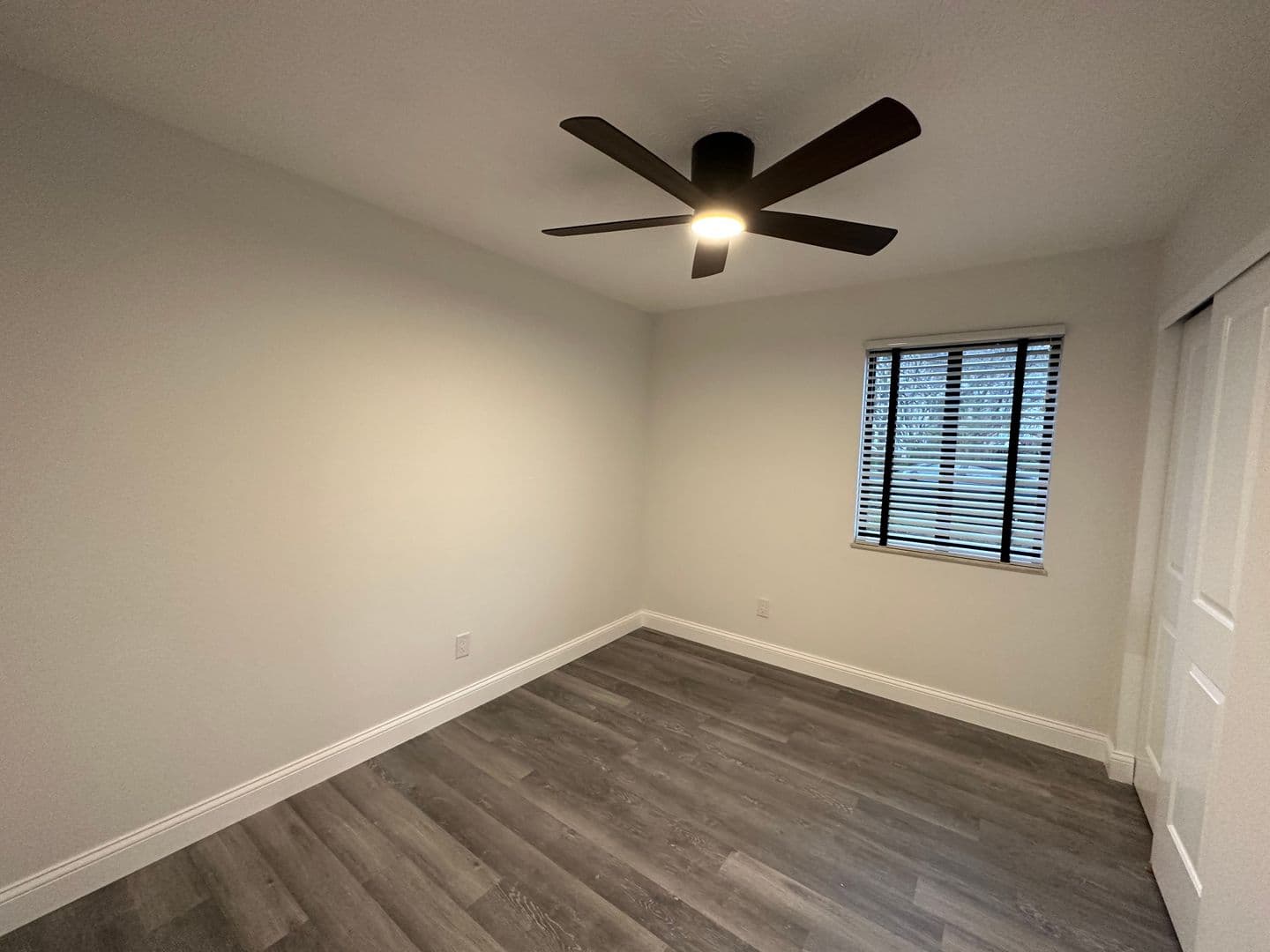Columbus Apartment: 113 E Lane Ave