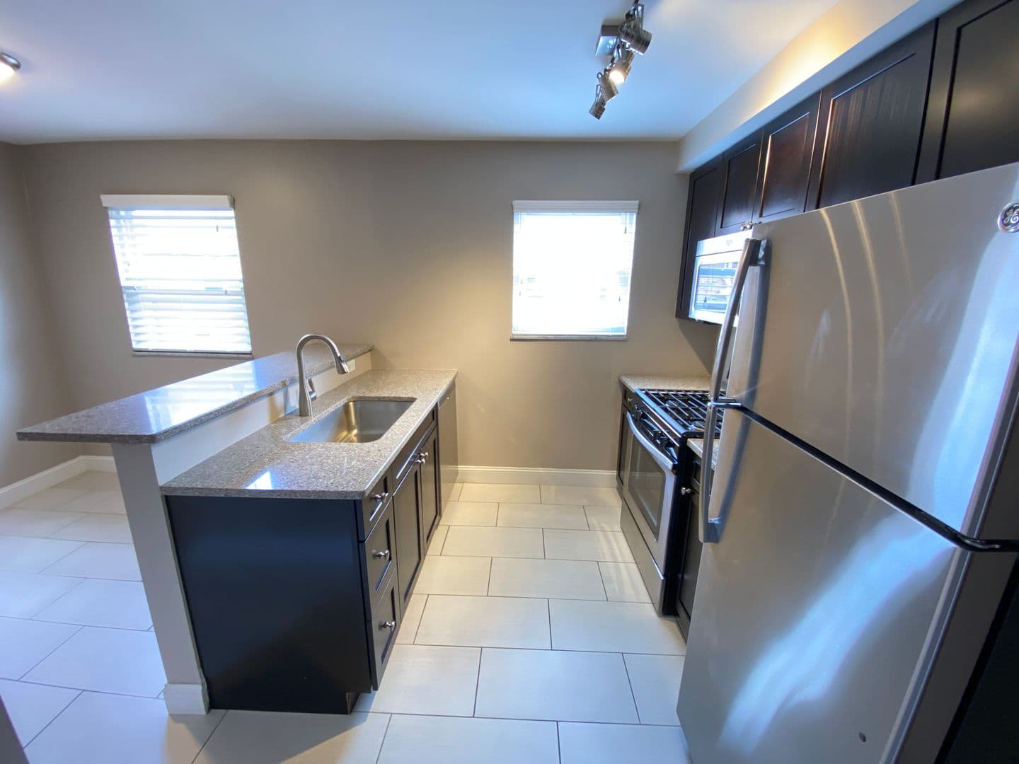 Columbus Apartment: 1444-1466 Worthington St