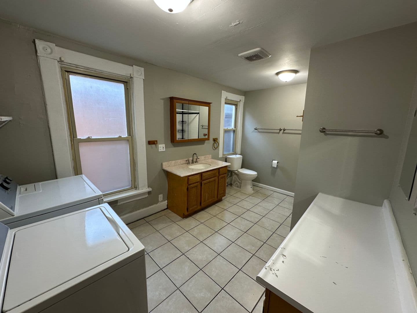 Columbus Apartment: 148 W 9th & 1546 Highland St