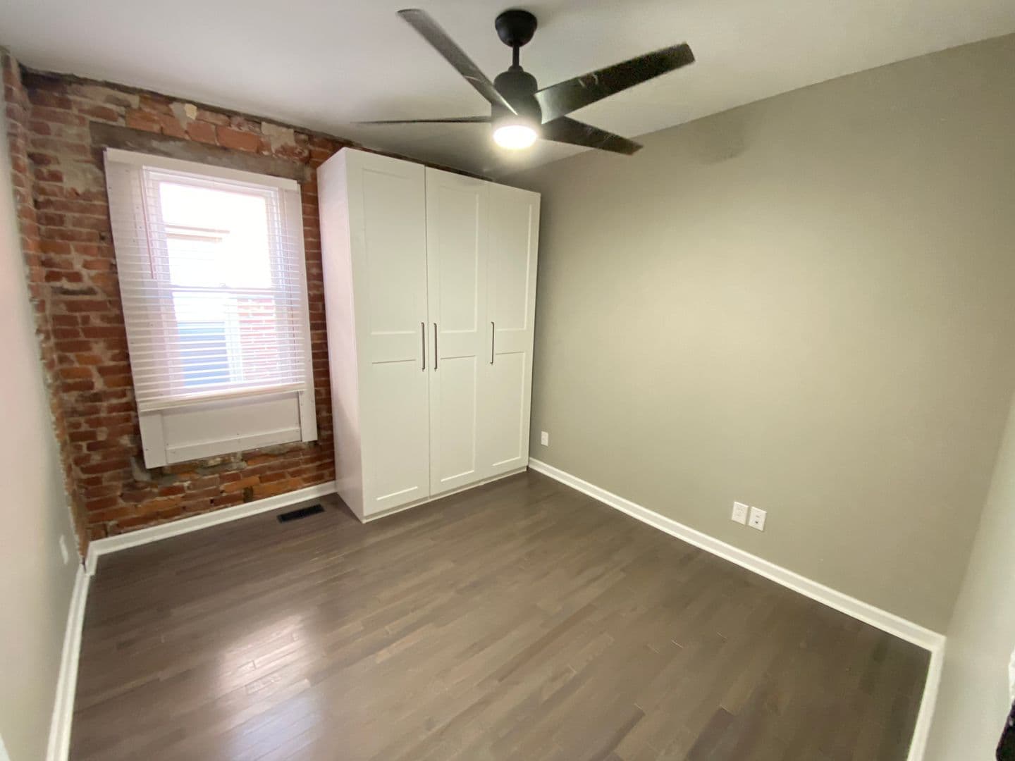 Columbus Apartment: 162-164 E 11th Ave