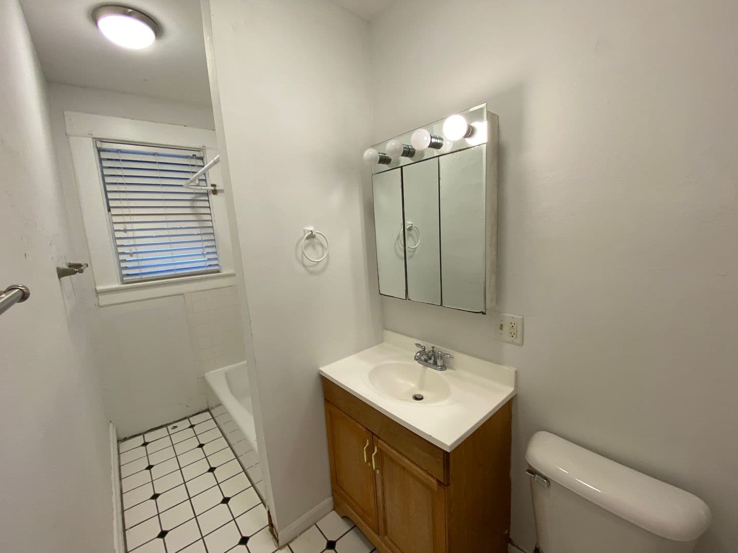 Columbus Apartment: 4-16 E Norwich Ave
