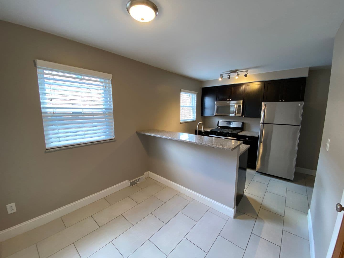 Columbus Apartment: 1444-1466 Worthington St