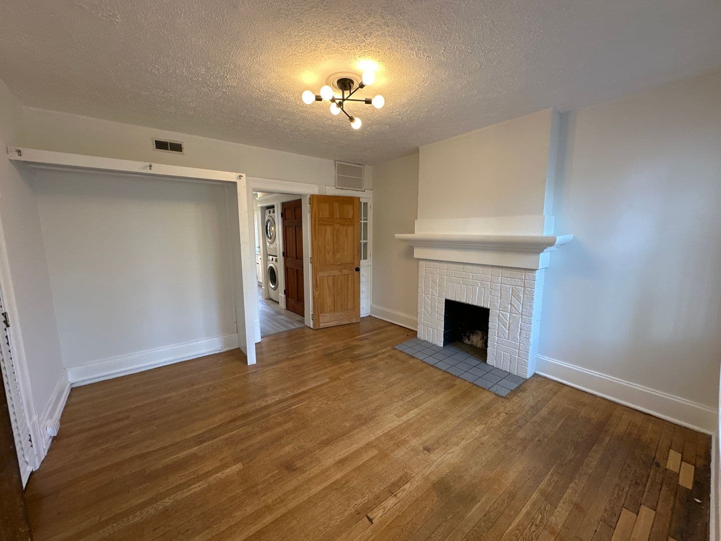 Columbus Apartment: 4-16 E Norwich Ave