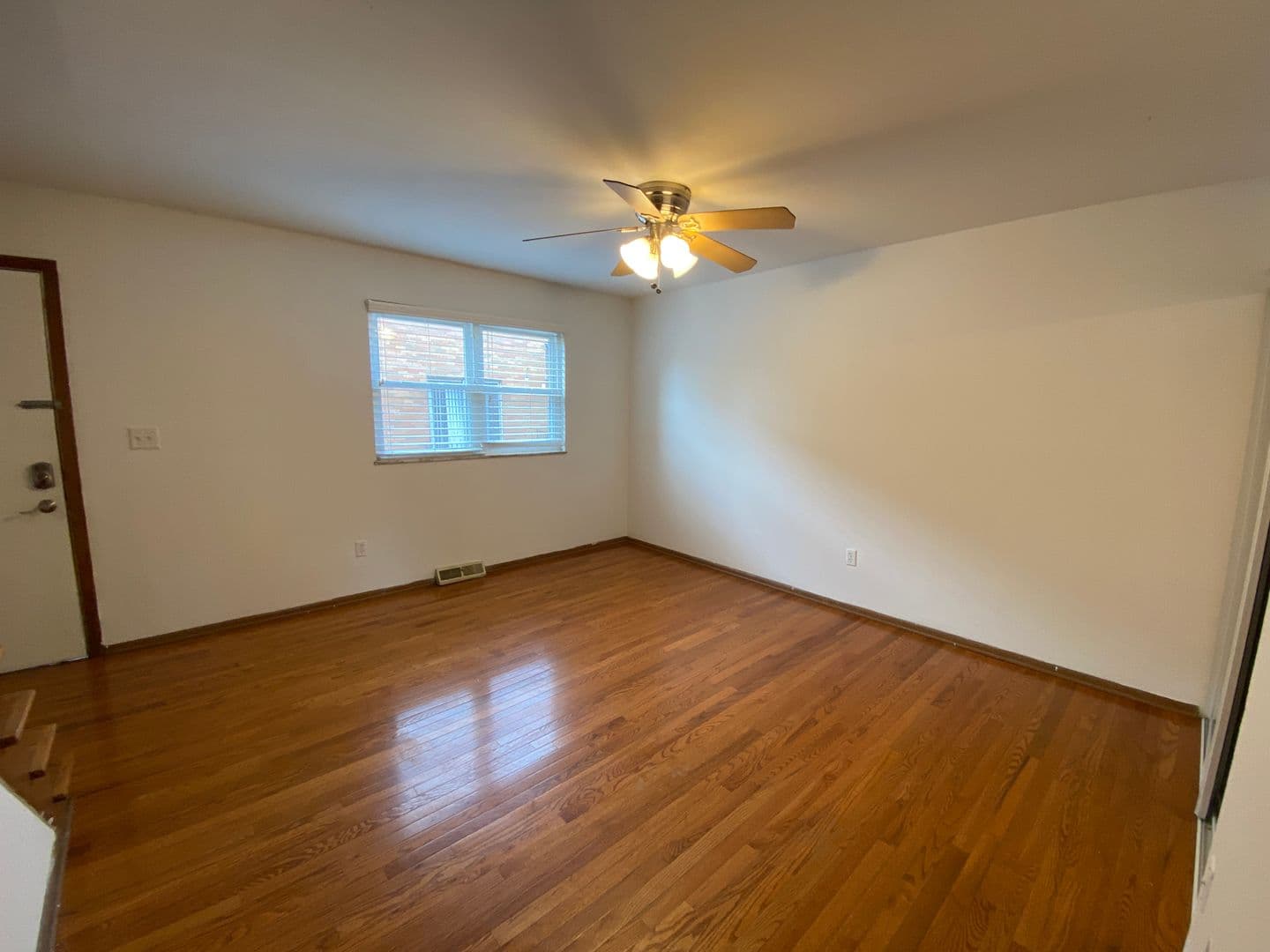 Columbus Apartment: 1444-1466 Worthington St