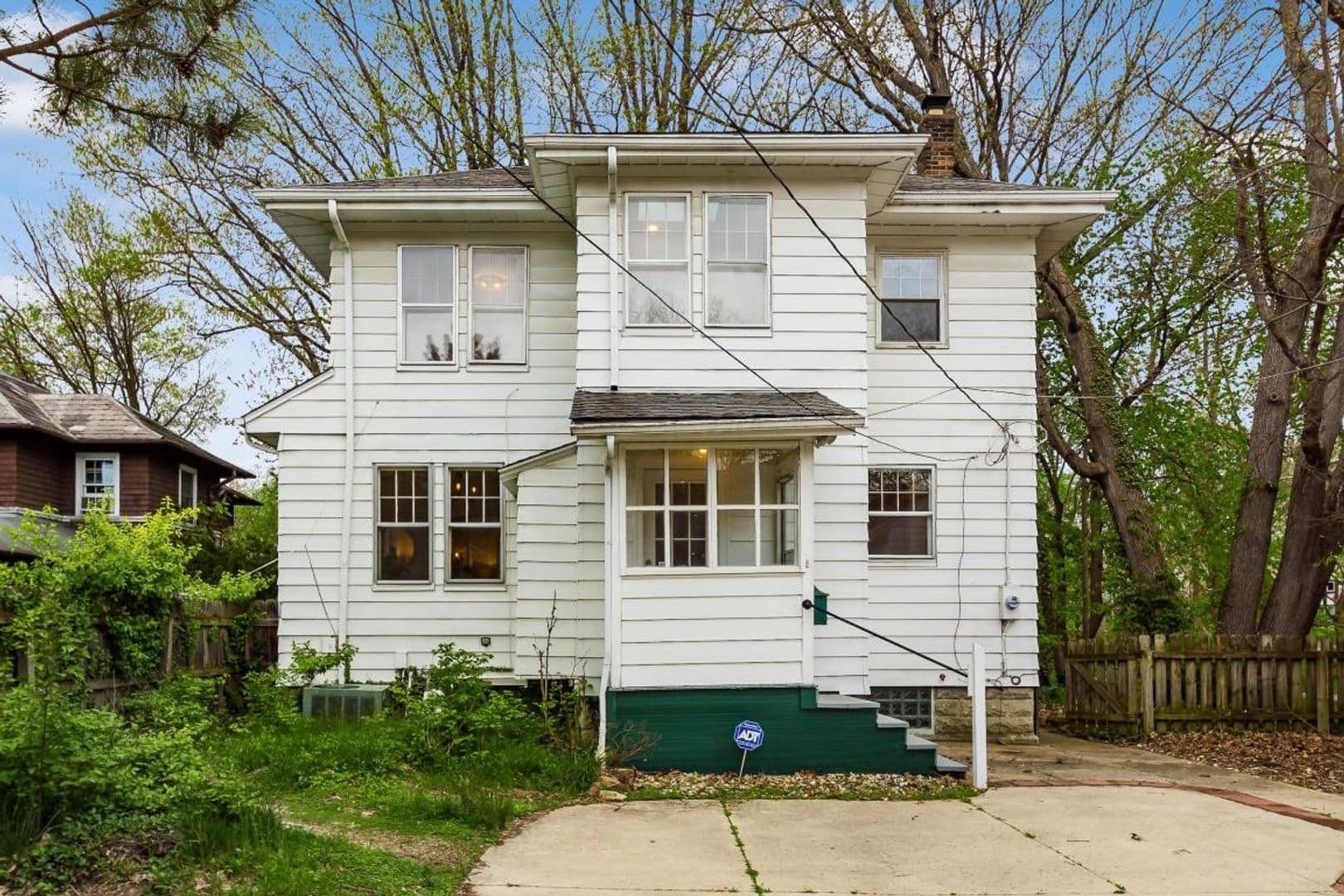 Columbus House: 2074 Iuka Ave