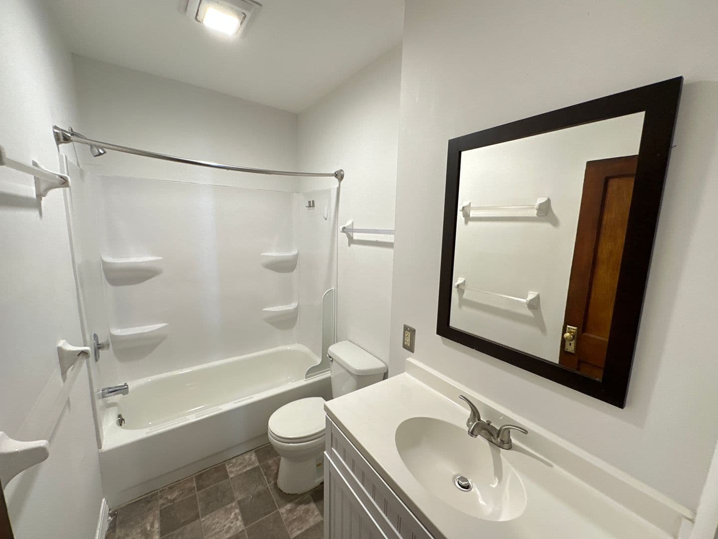 Columbus Apartment: 1960 Summit St