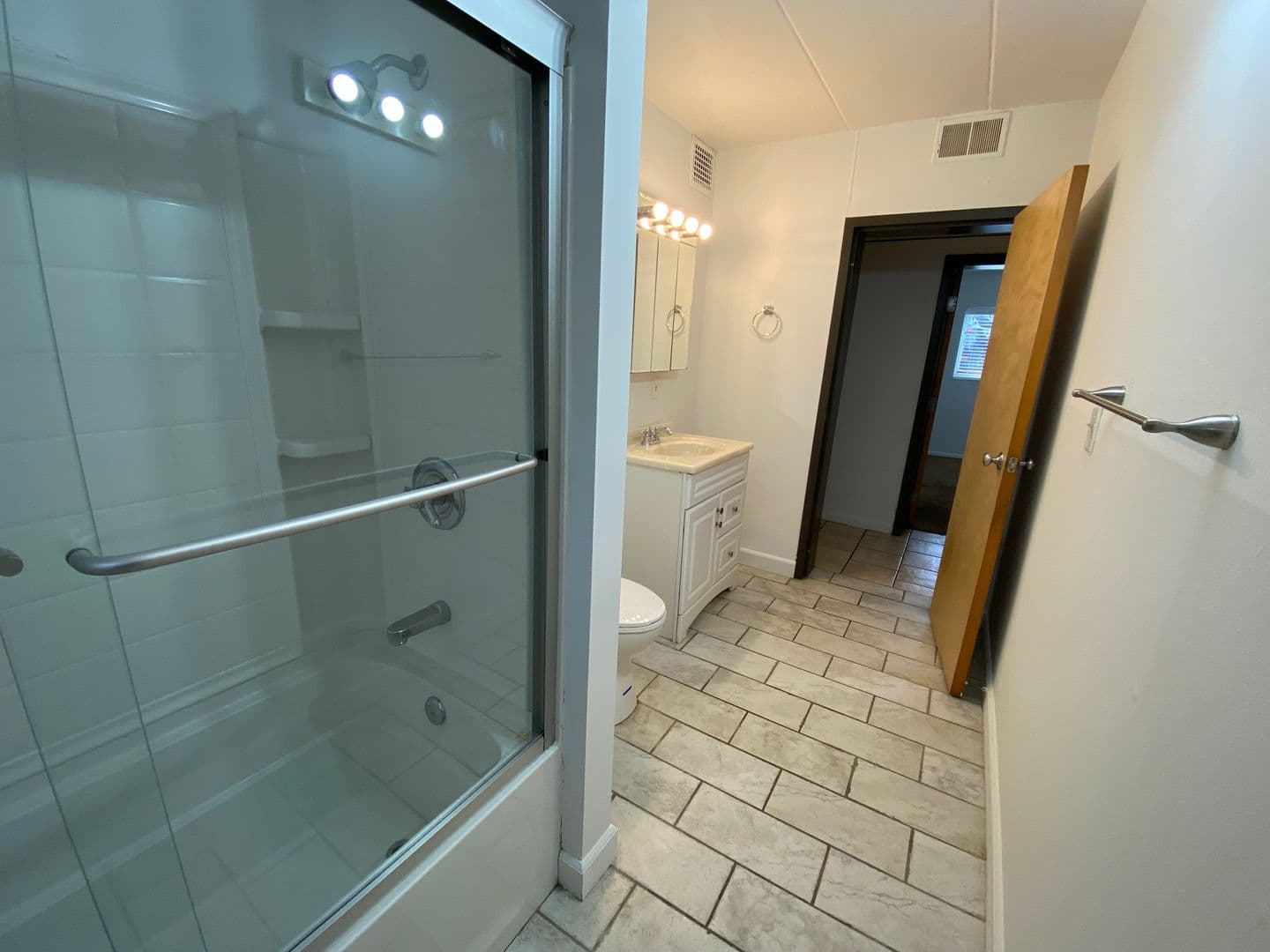 Columbus Apartment: 153 E 12th Ave