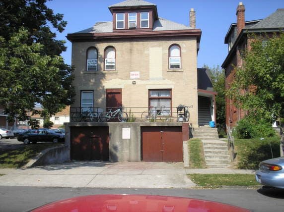 Columbus Apartment: 226 W 8th Ave