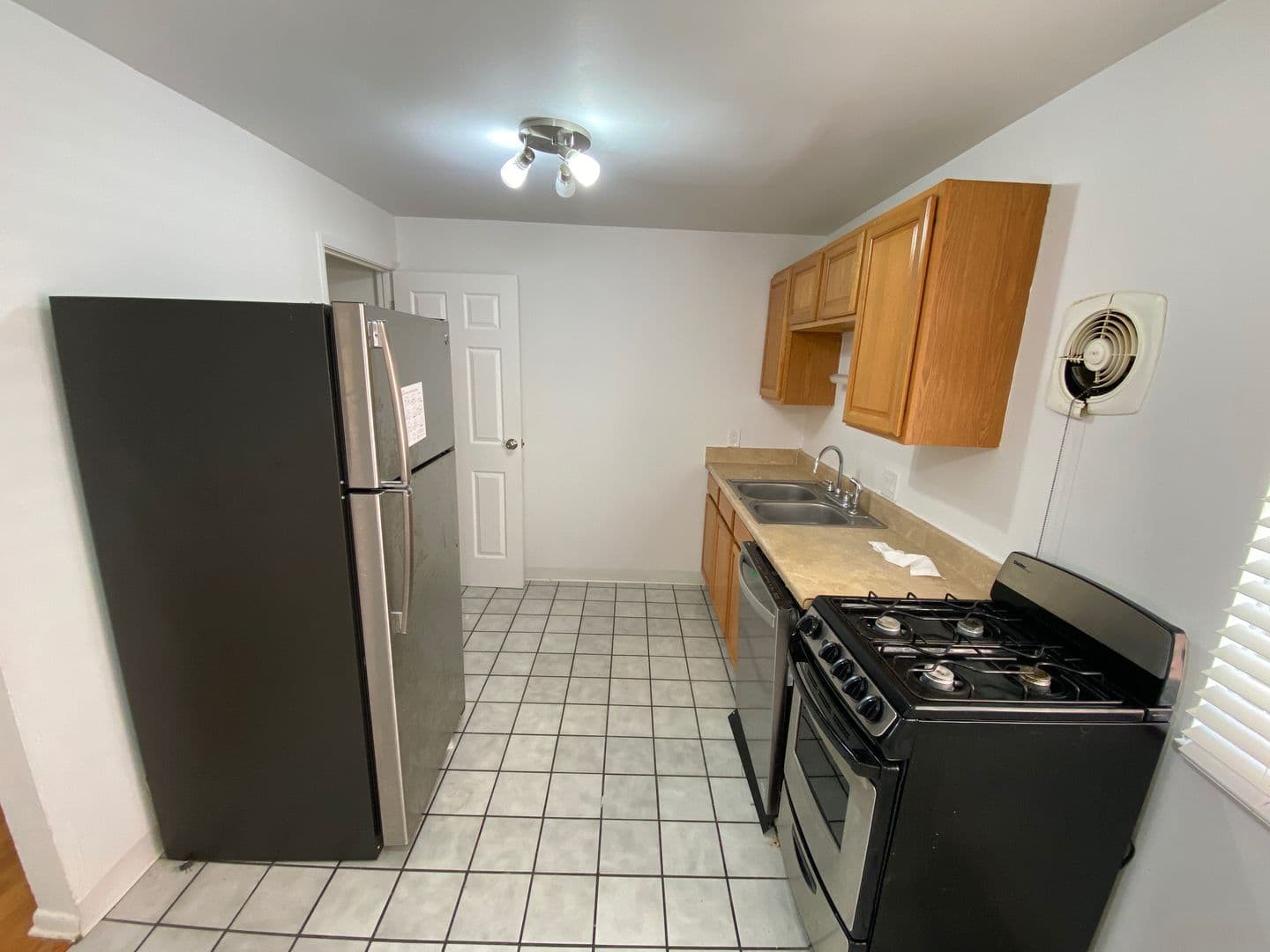Columbus Apartment: 39 W 10th Ave