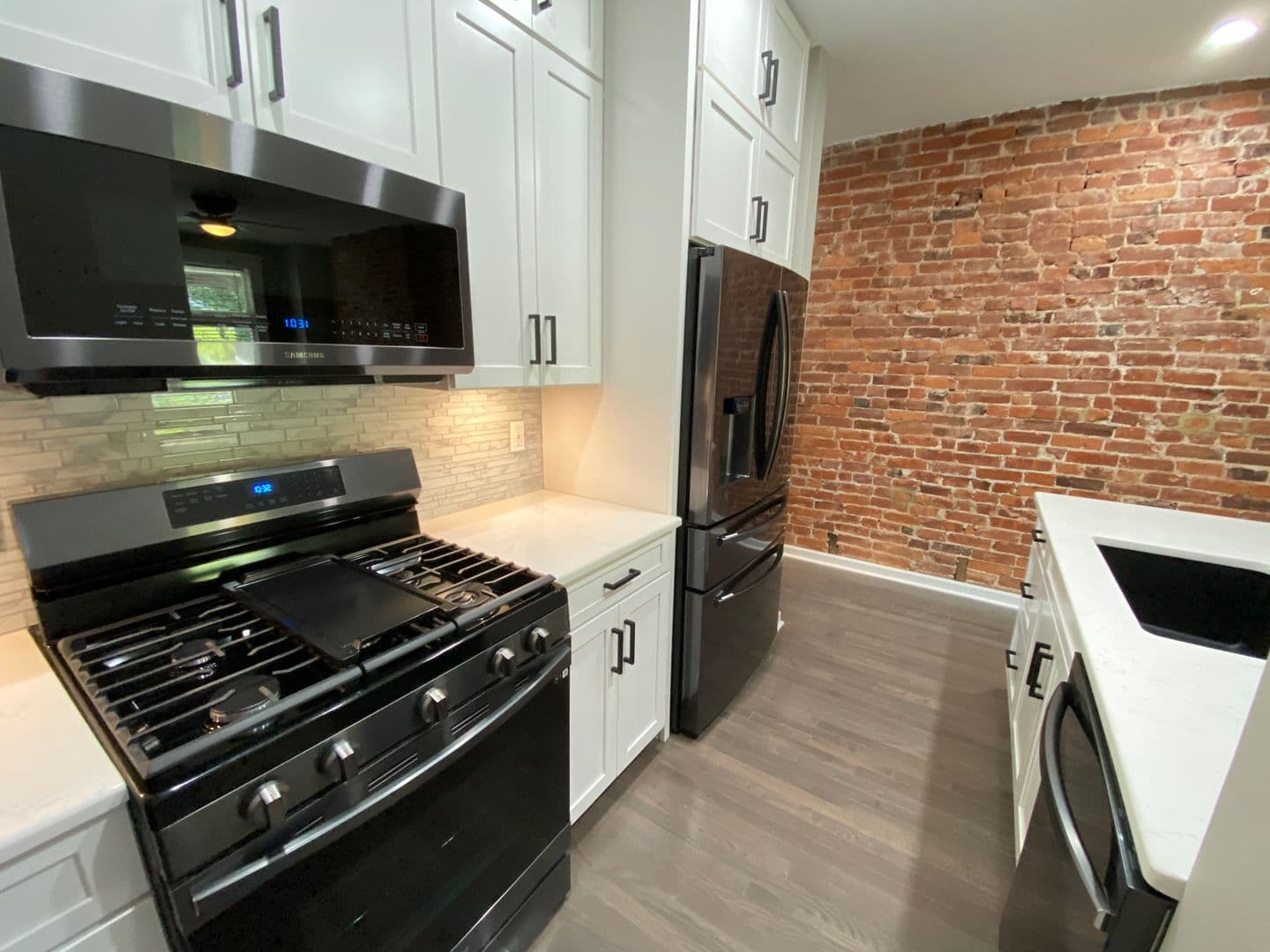 Columbus Apartment: 162-164 E 11th Ave