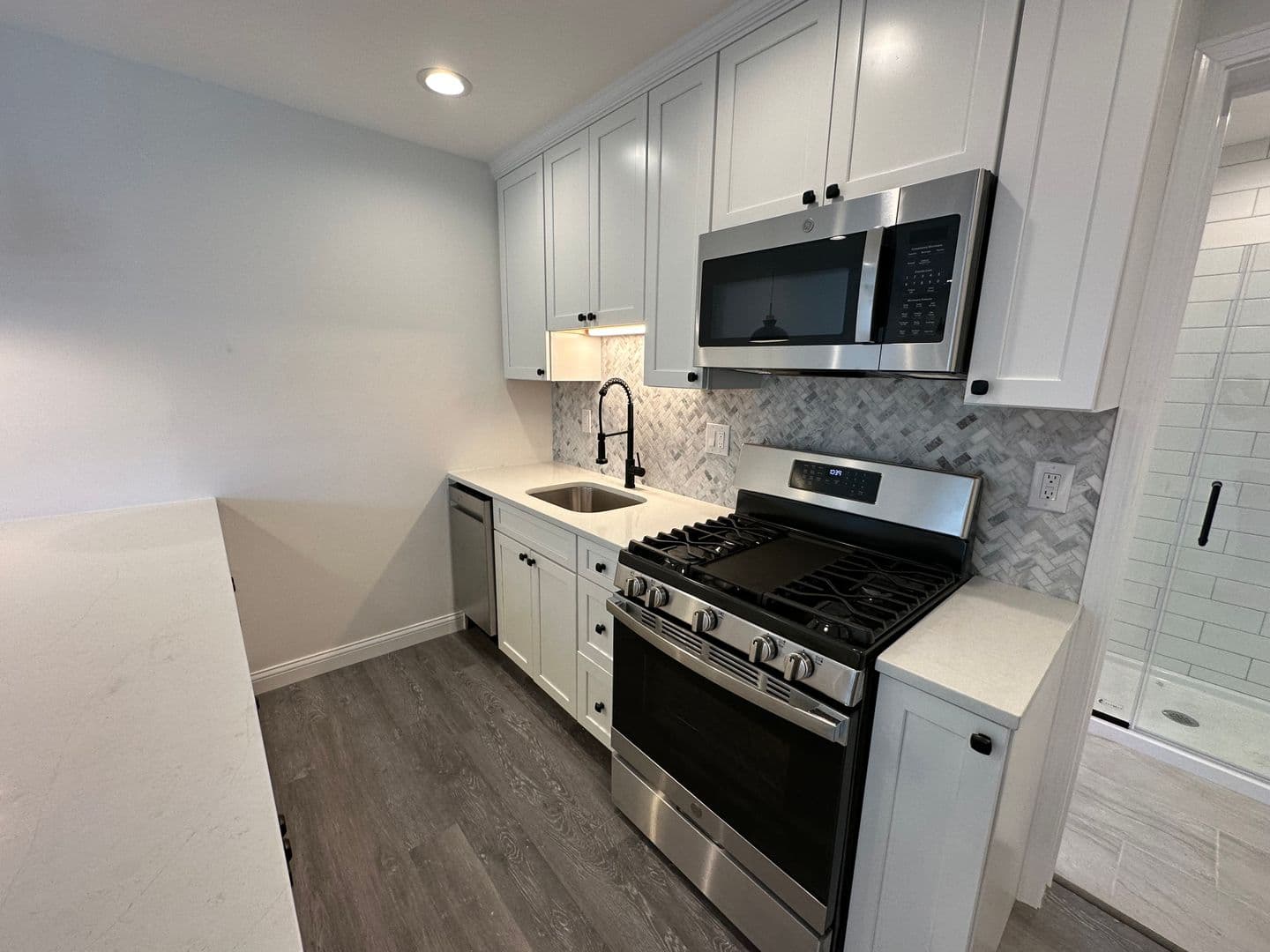 Columbus Apartment: 113 E Lane Ave