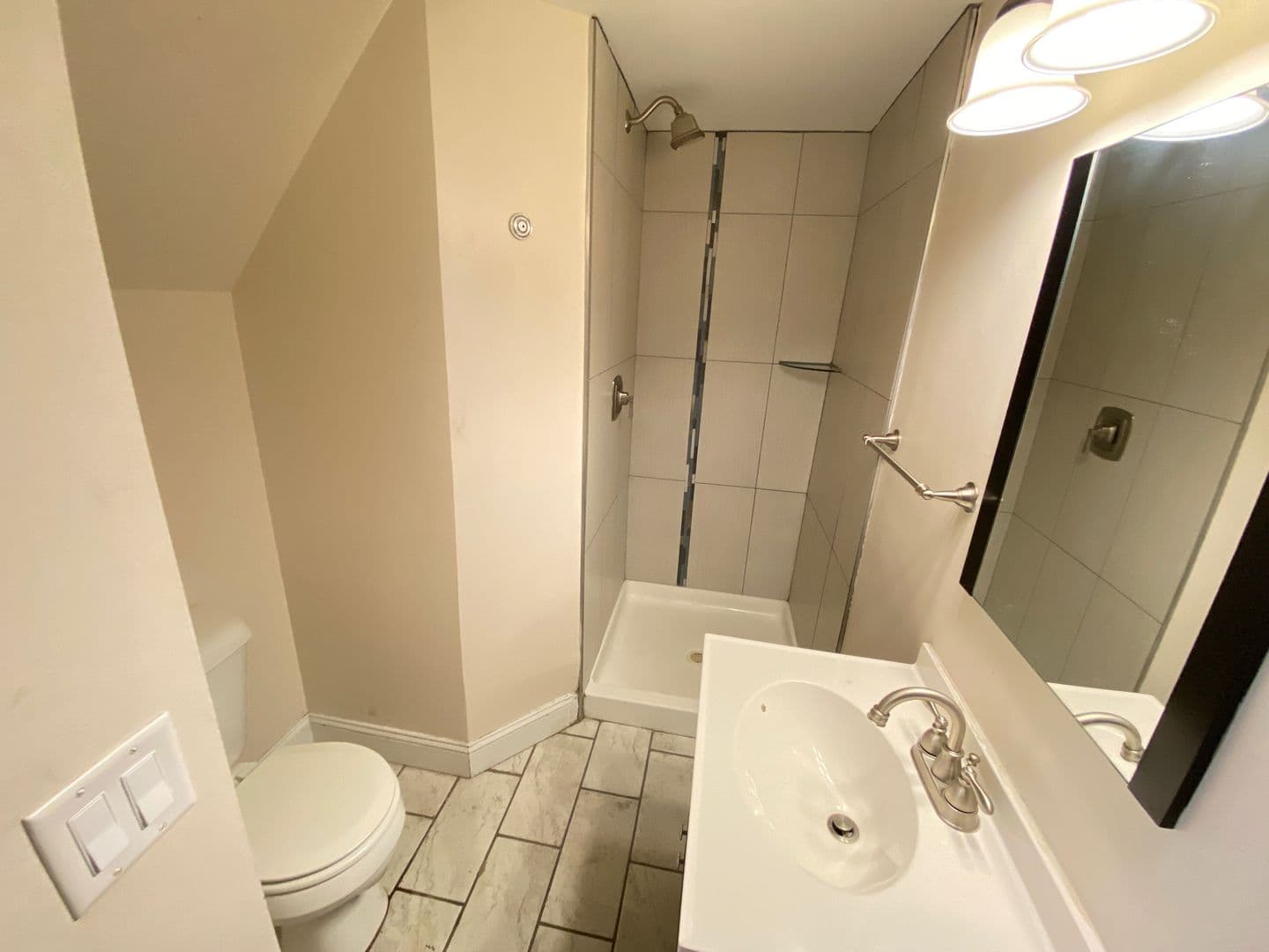 Columbus Apartment: 223-225 W 8th Ave