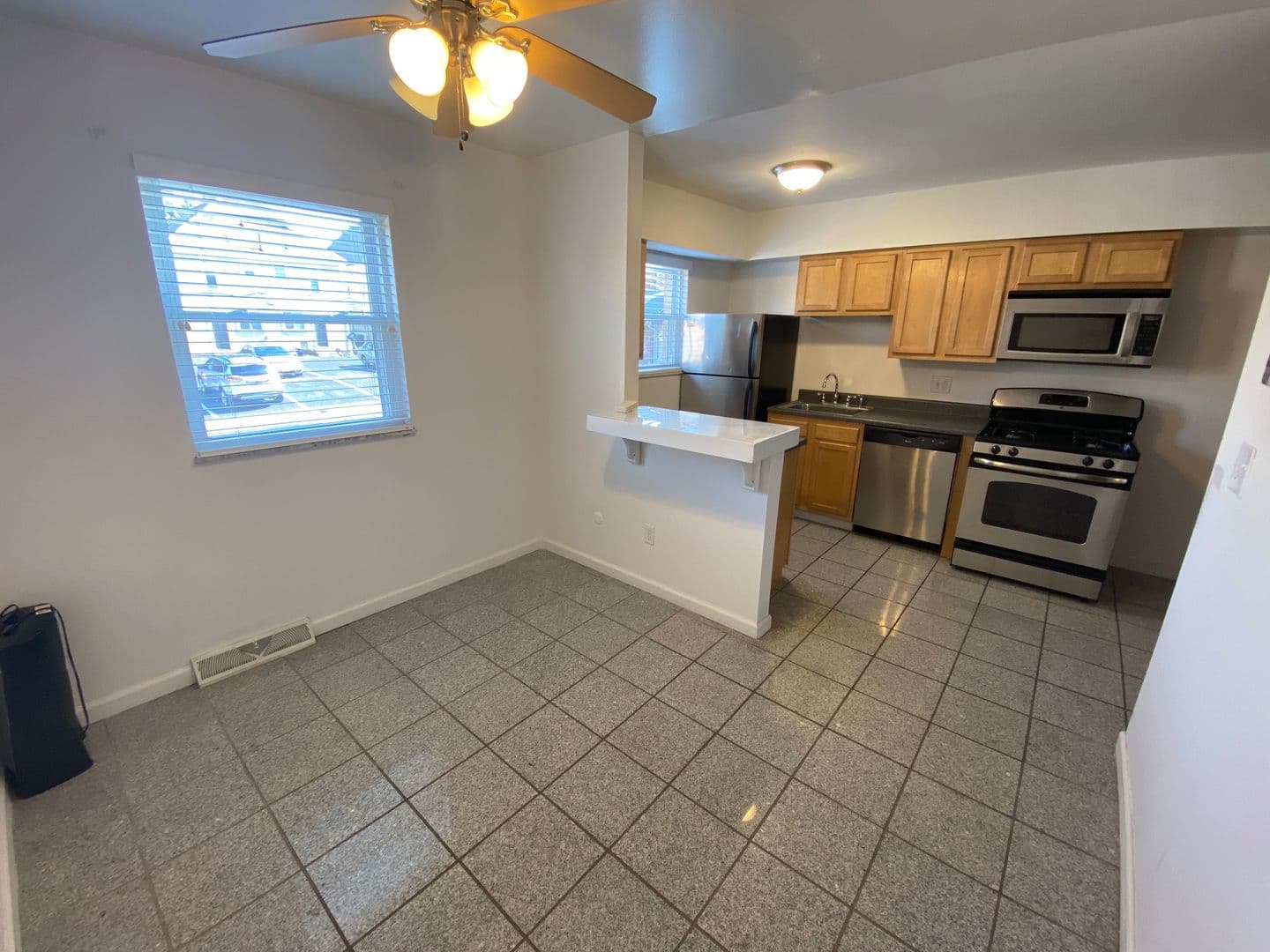 Columbus Apartment: 1451-1461 Worthington St