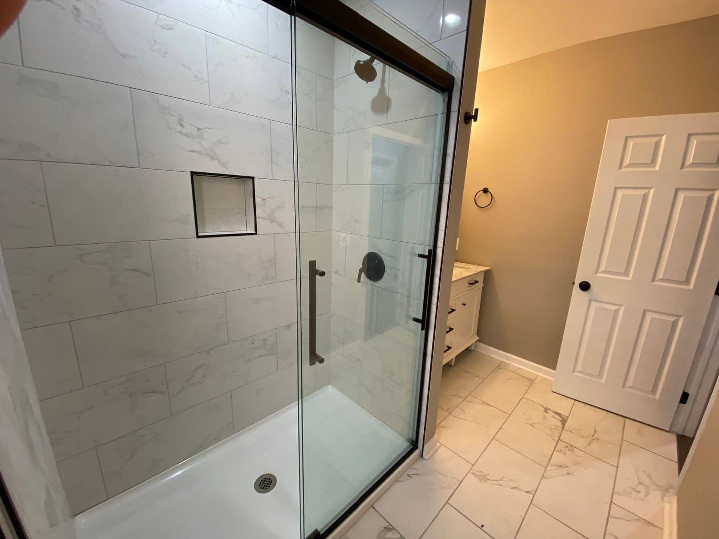 Columbus Apartment: 162-164 E 11th Ave