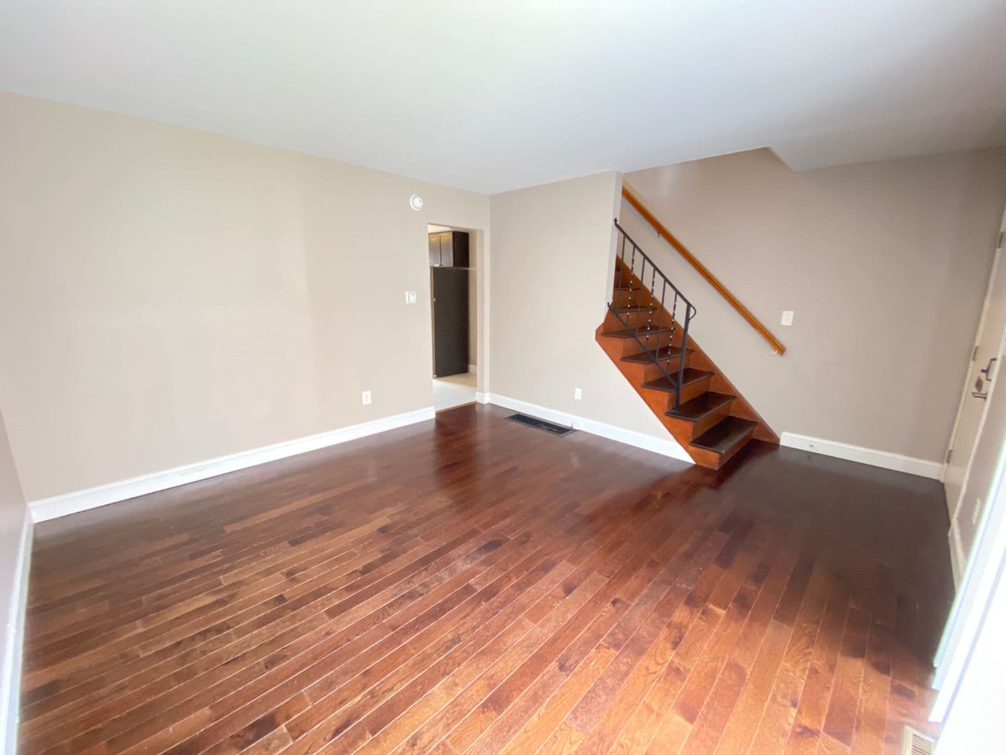 Columbus Apartment: 1444-1466 Worthington St