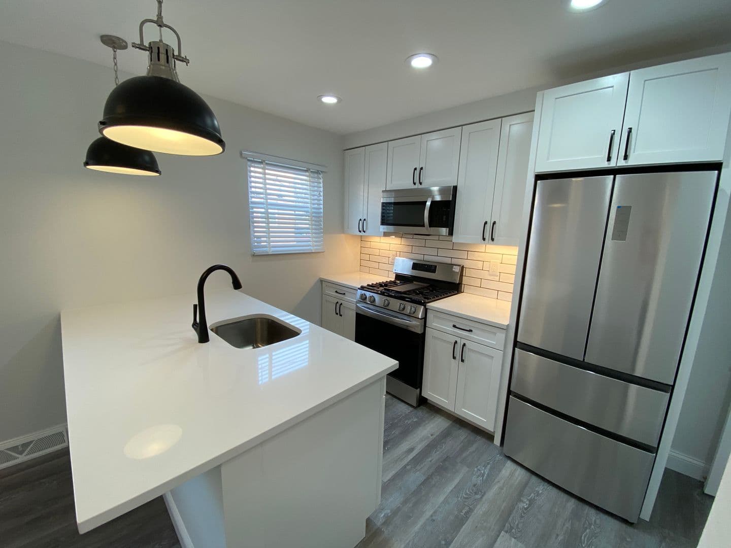 Columbus Apartment: 1444-1466 Worthington St