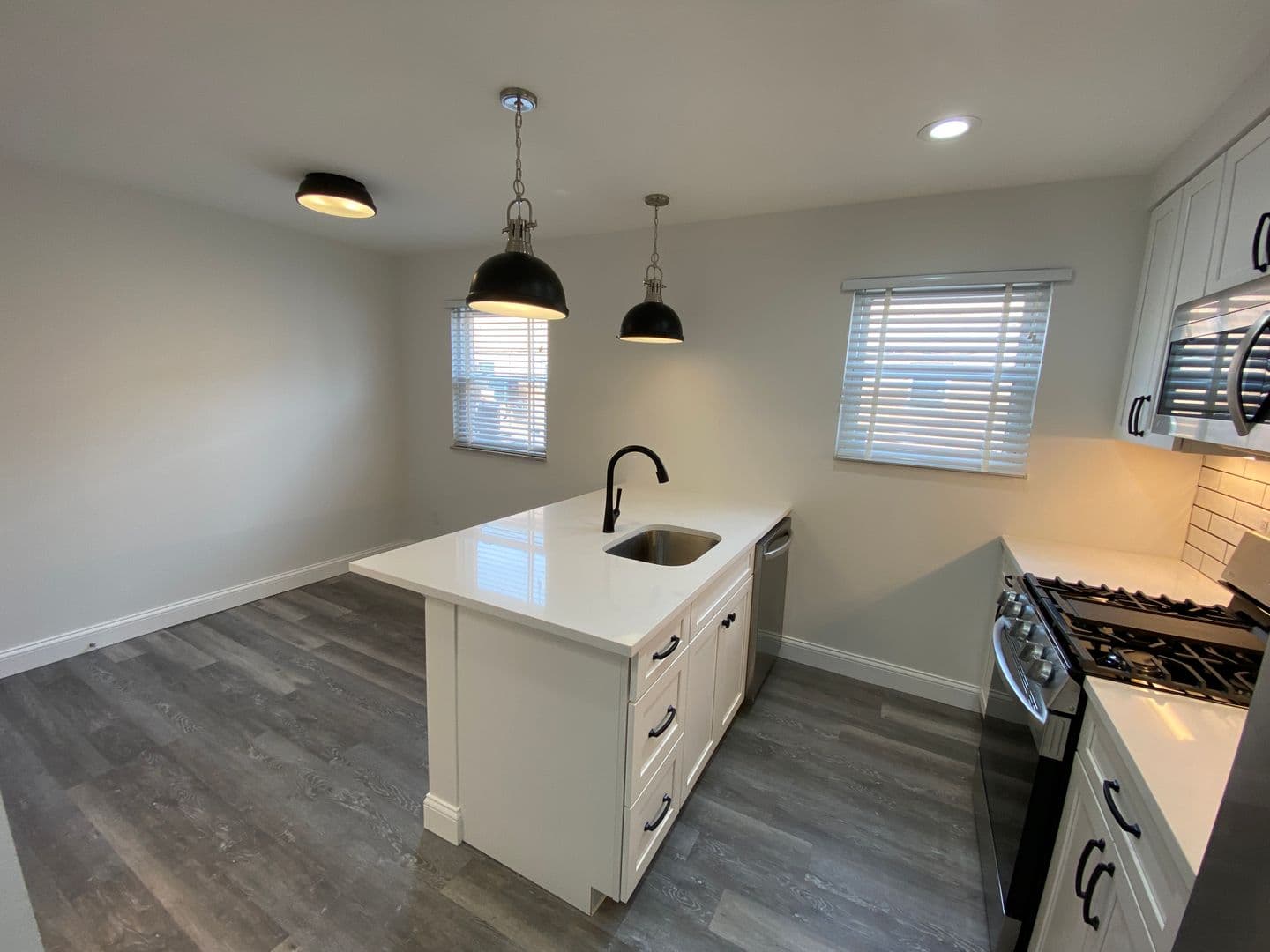 Columbus Apartment: 1444-1466 Worthington St