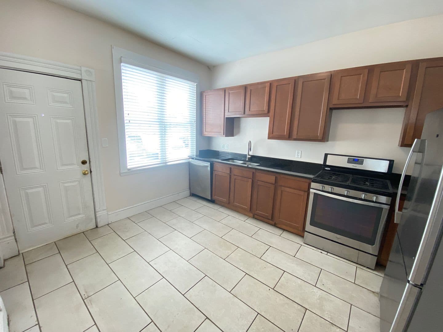 Columbus Apartment: 223-225 W 8th Ave