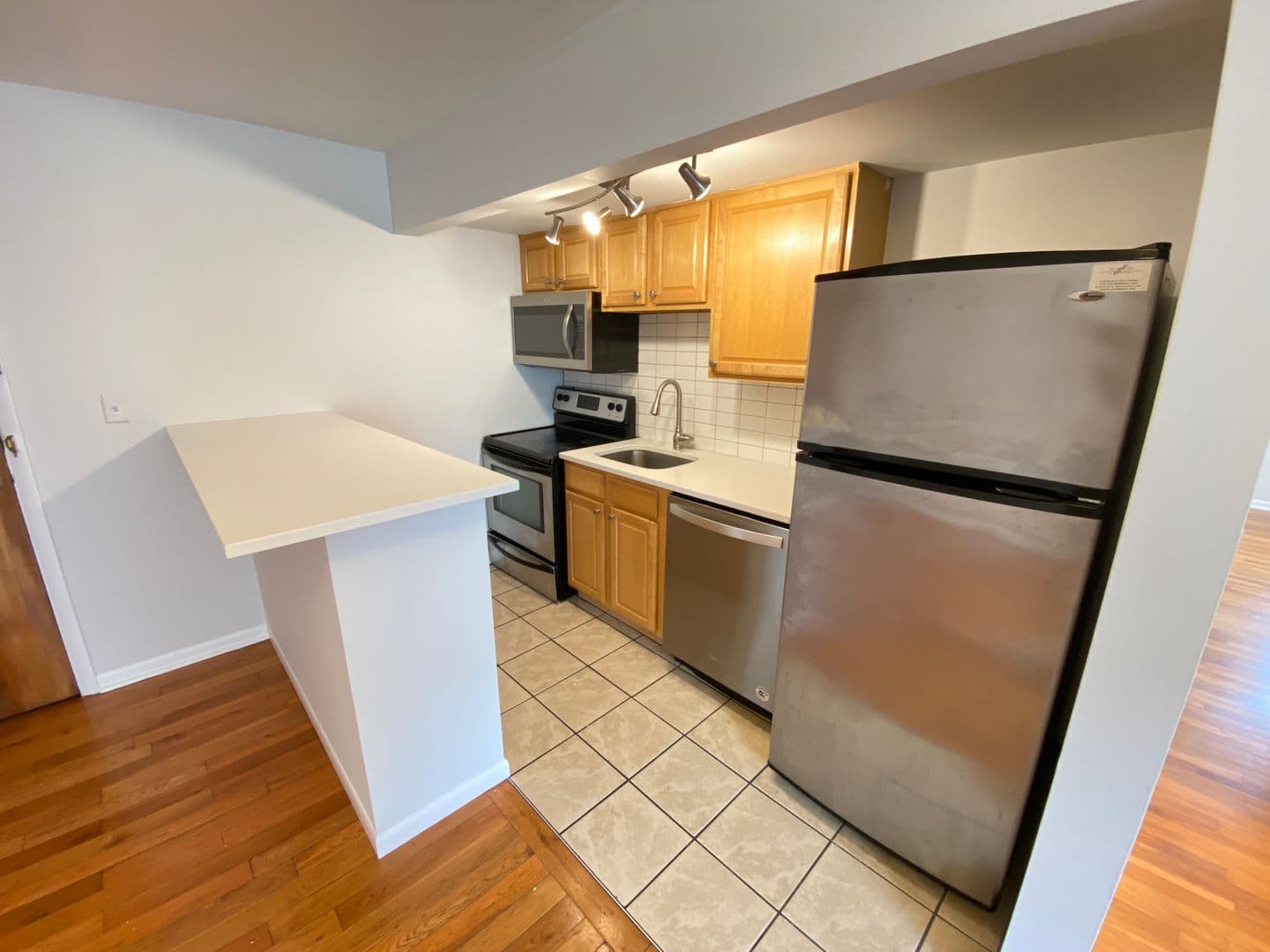 Columbus Apartment: 85 W 3rd Ave