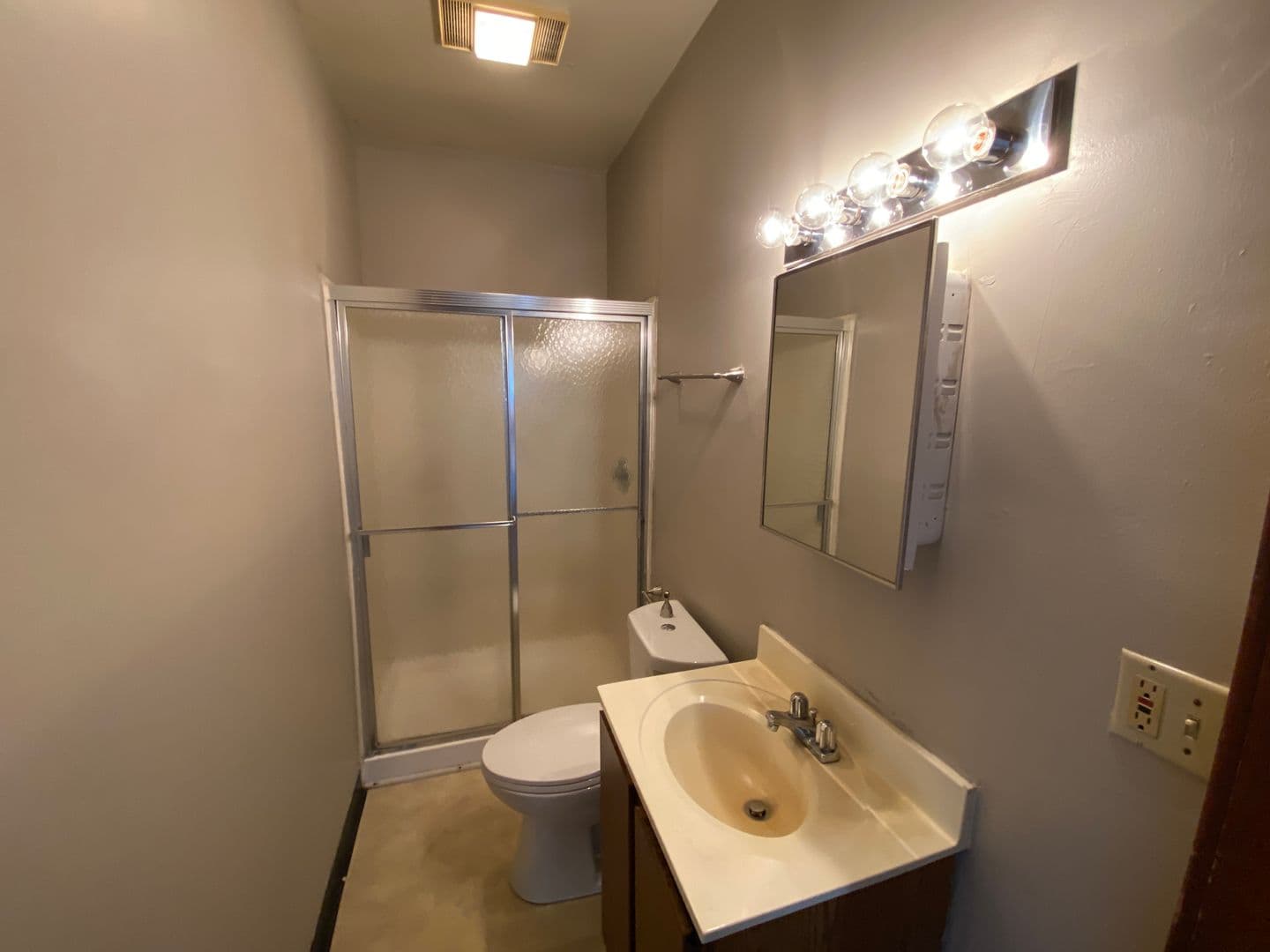 Columbus Apartment: 1467 Worthington St.