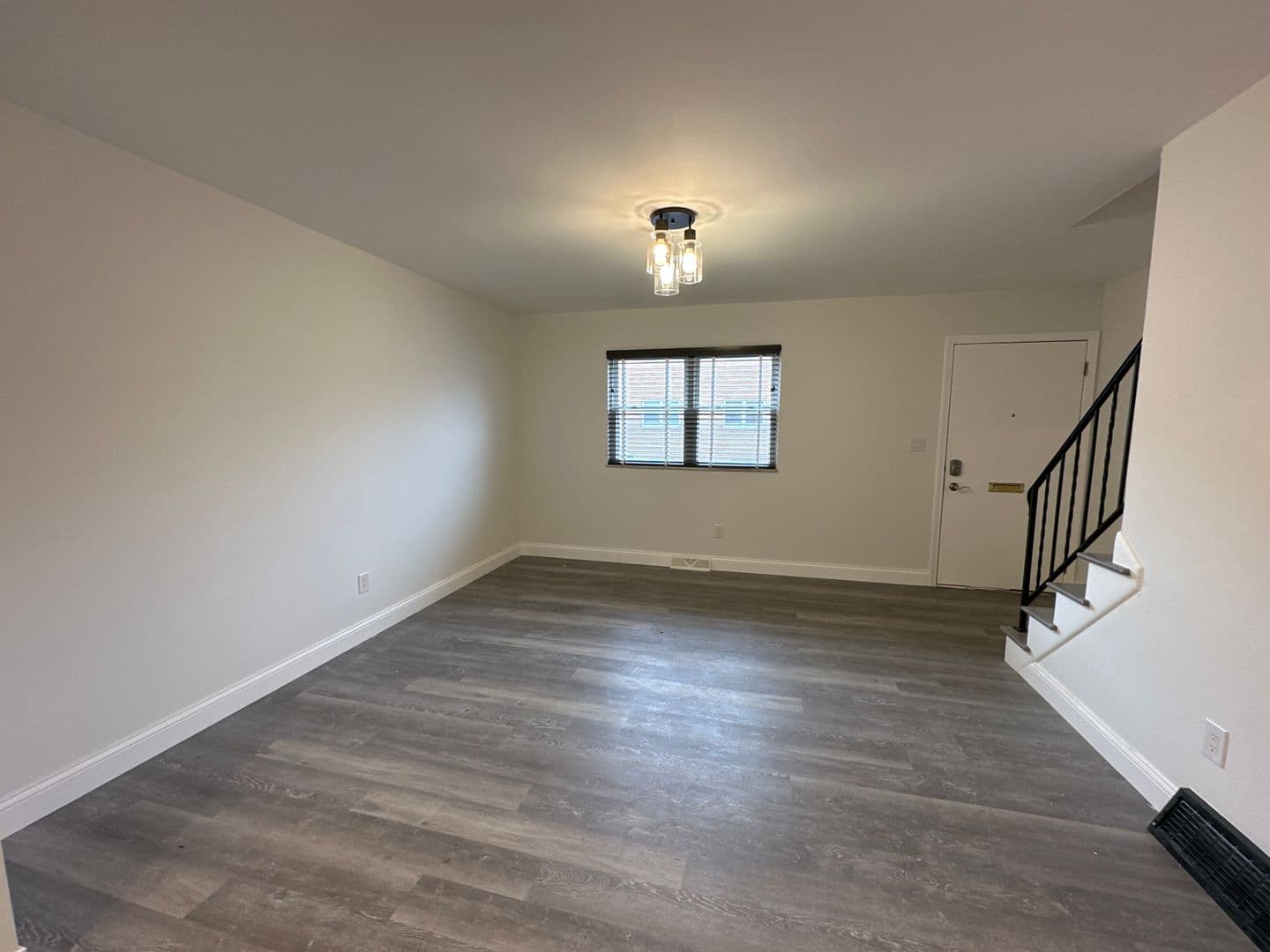 Columbus Apartment: 1451-1461 Worthington St