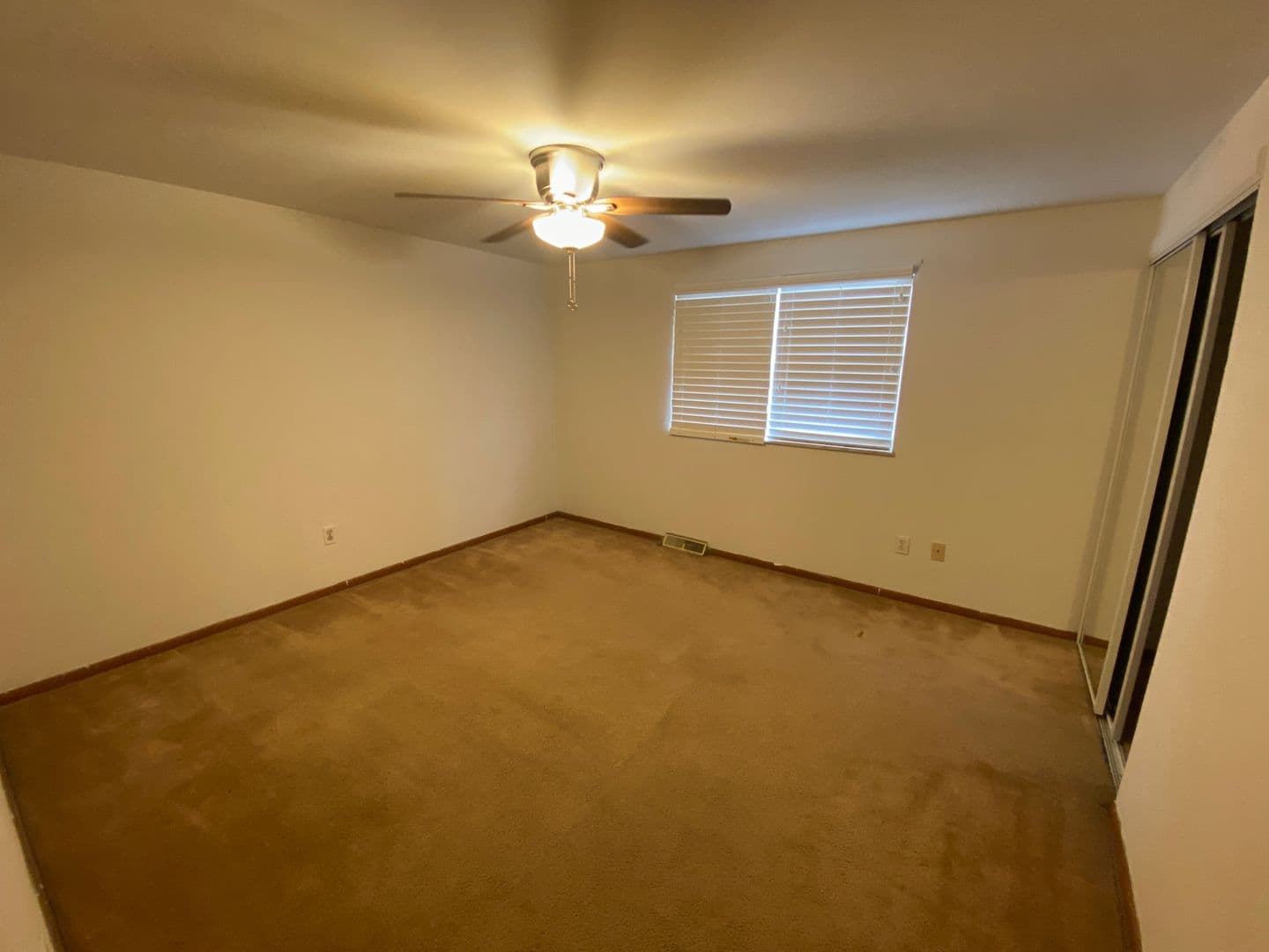 Columbus Apartment: 1444-1466 Worthington St