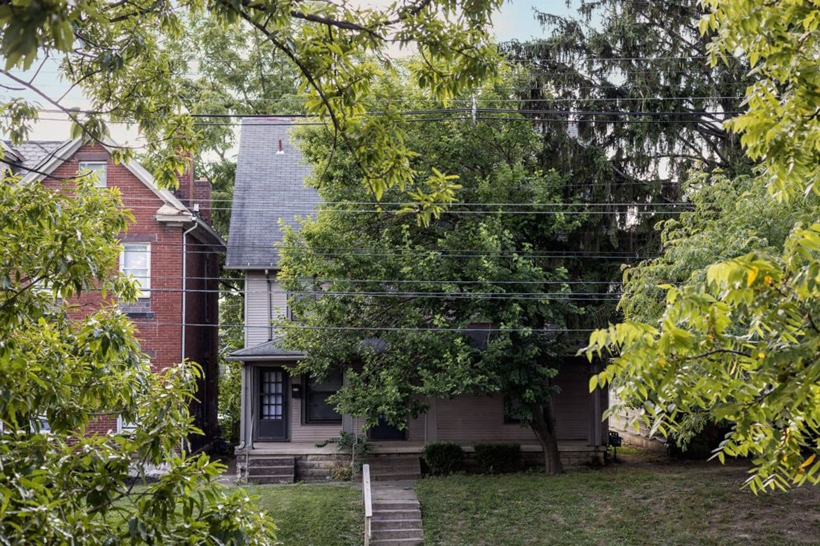 Columbus Apartment: 1885-1887 N 4th St