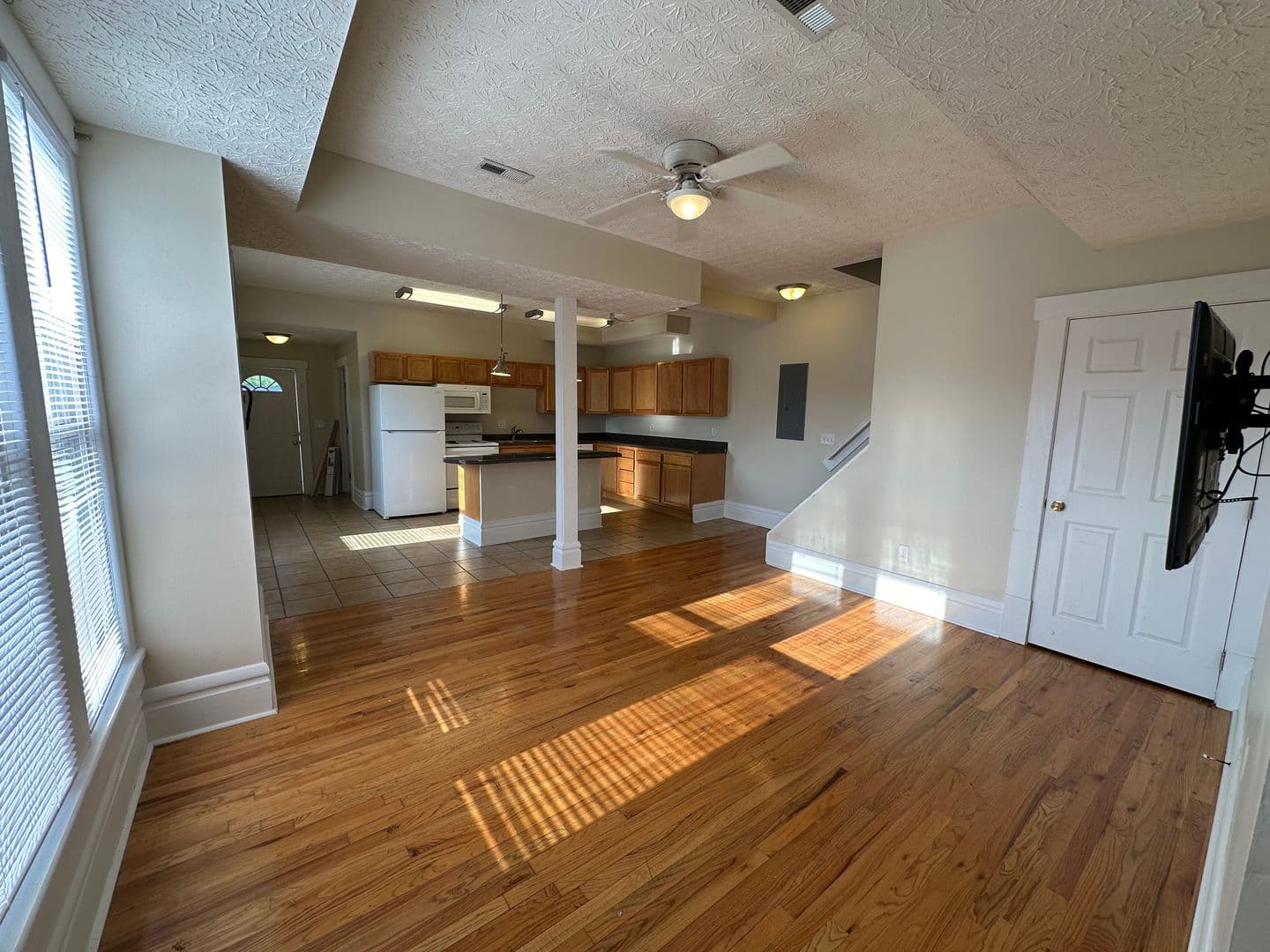 Columbus House: 265 E 11th Ave