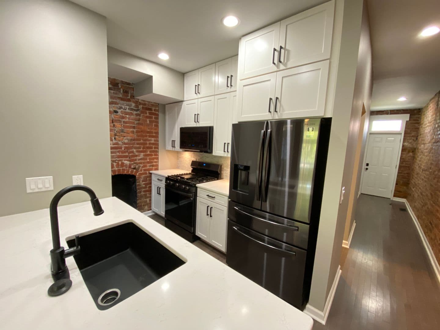 Columbus Apartment: 162-164 E 11th Ave